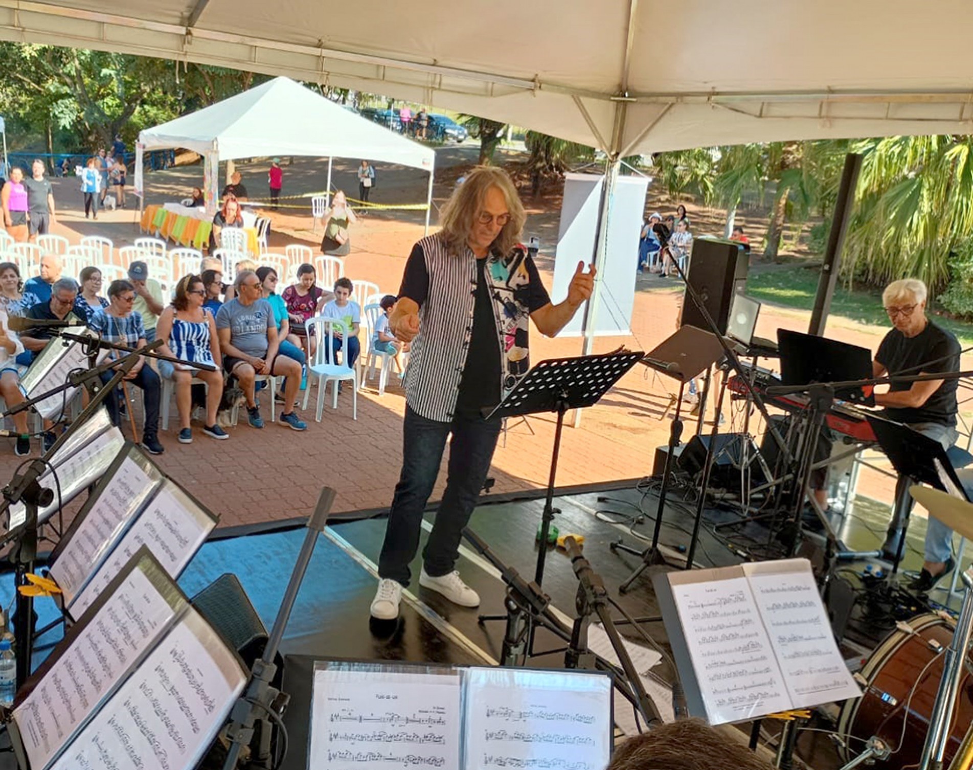 A música ficará por conta da The Real Little Band, com músicos da orquestra Jonicler Real
