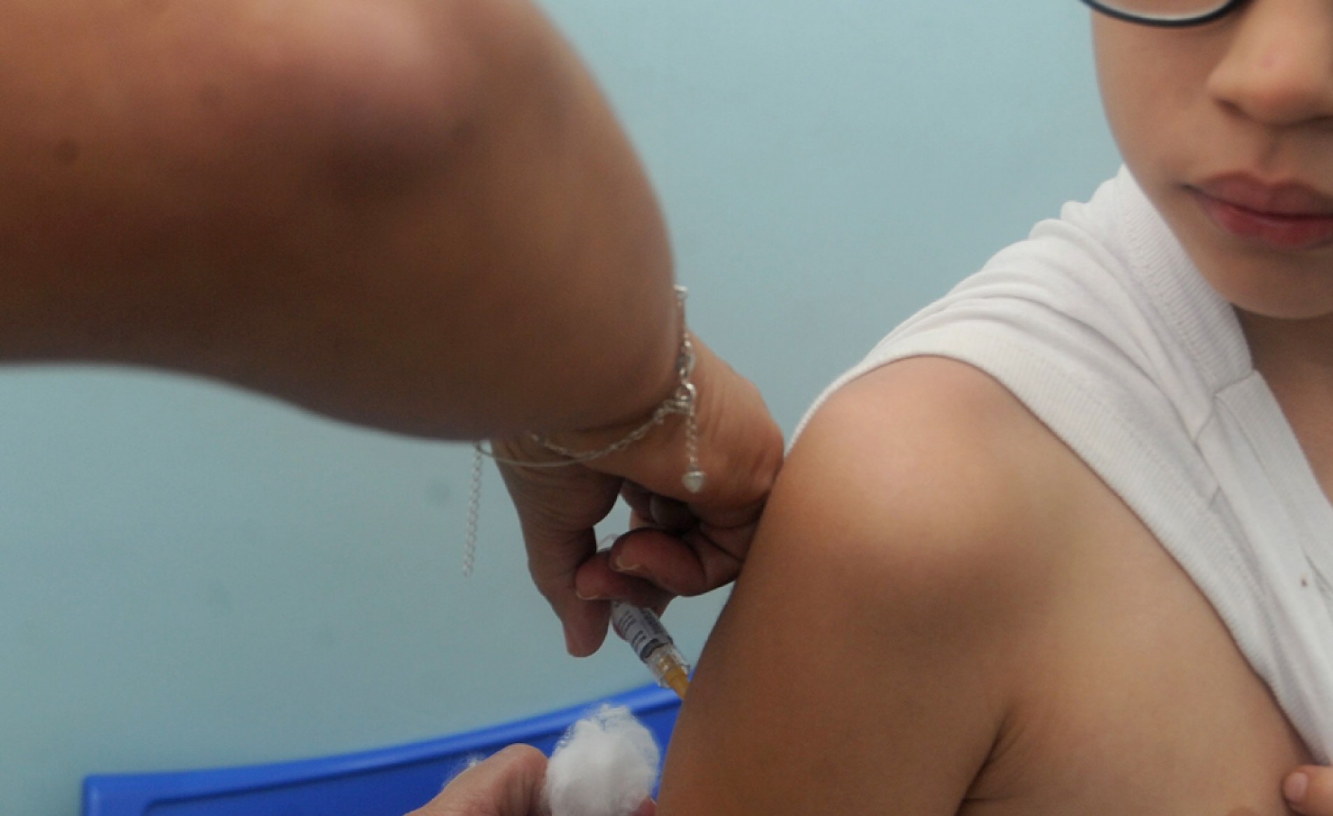 Há poucas doses disponíveis, para crianças e adolescentes
