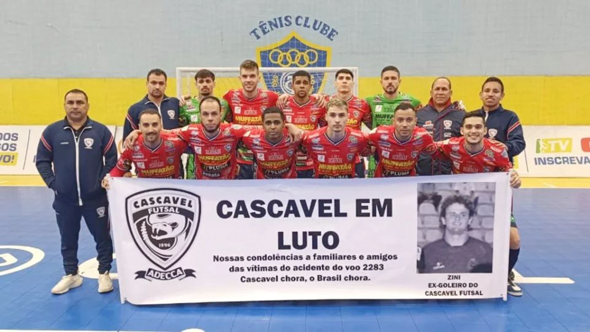 Atletas lamentaram morte de ex-goleiro em queda de avião
