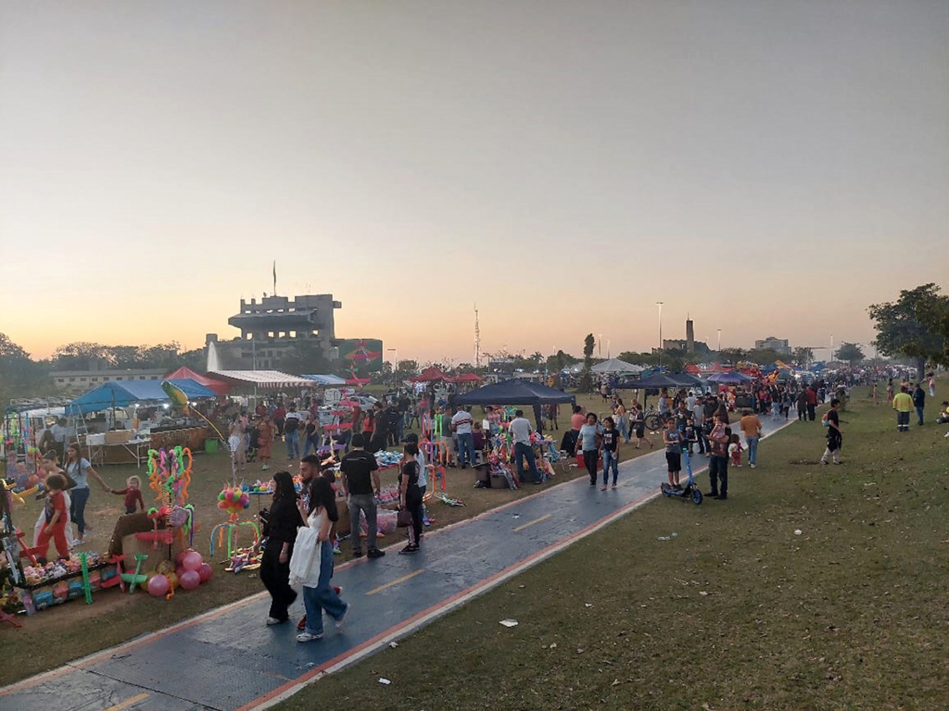 Prefeitura estima que cerca de 100 mil pessoas tenham passado pela festa de aniversário

