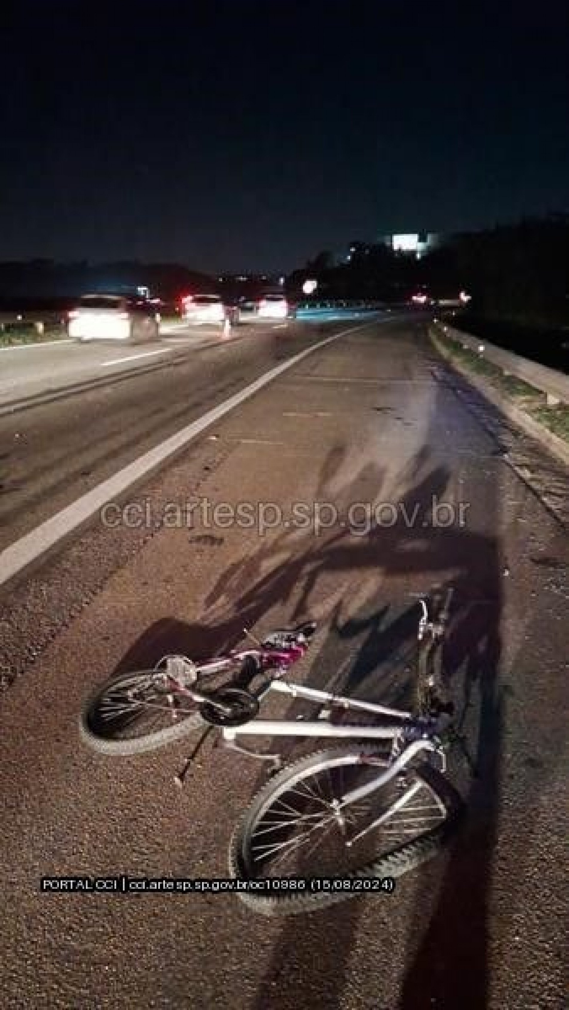 A funerária chegou ao local às 21h49