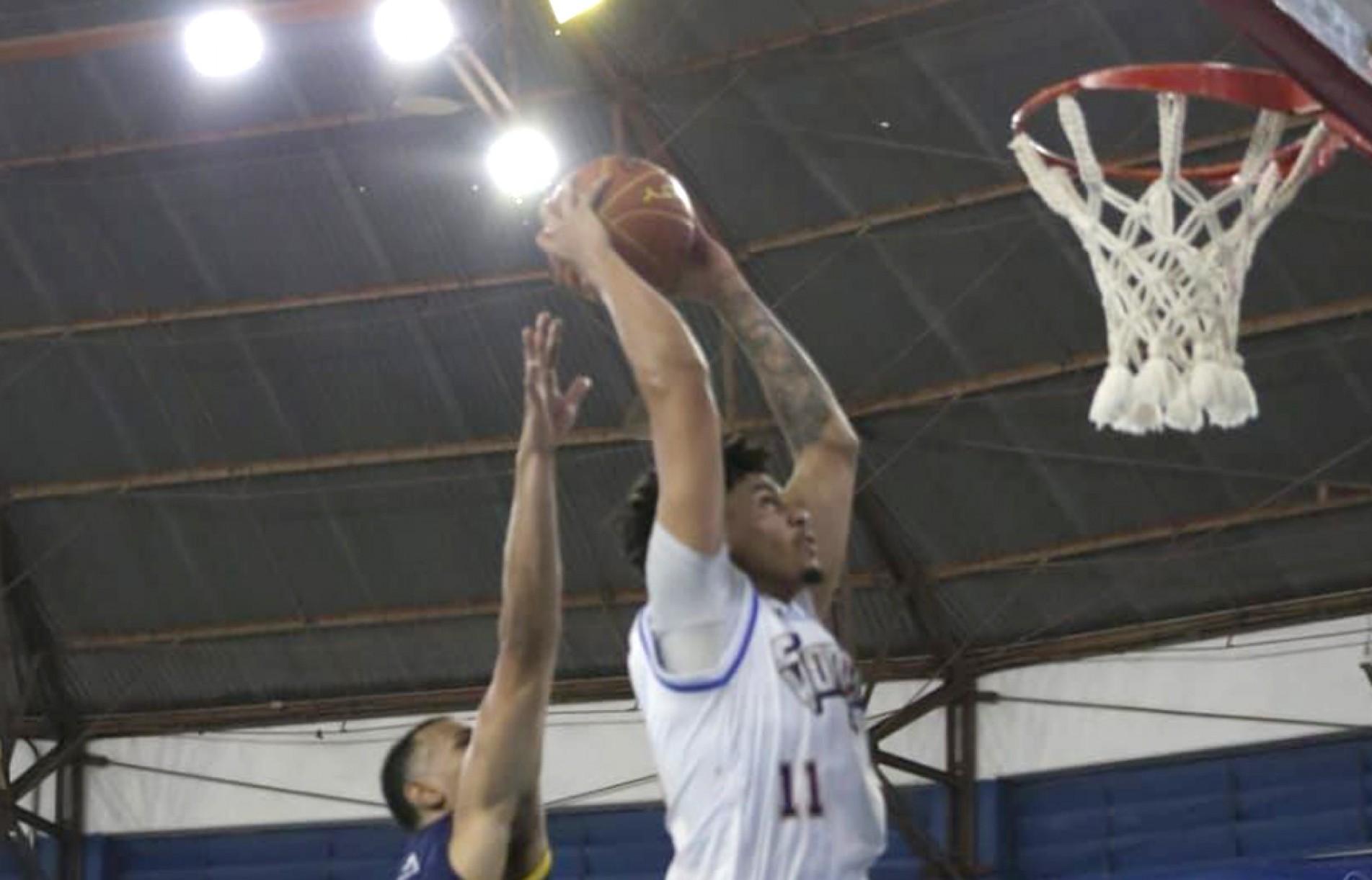 Partida de basquete, em Itu, teve alternâncias no placar
