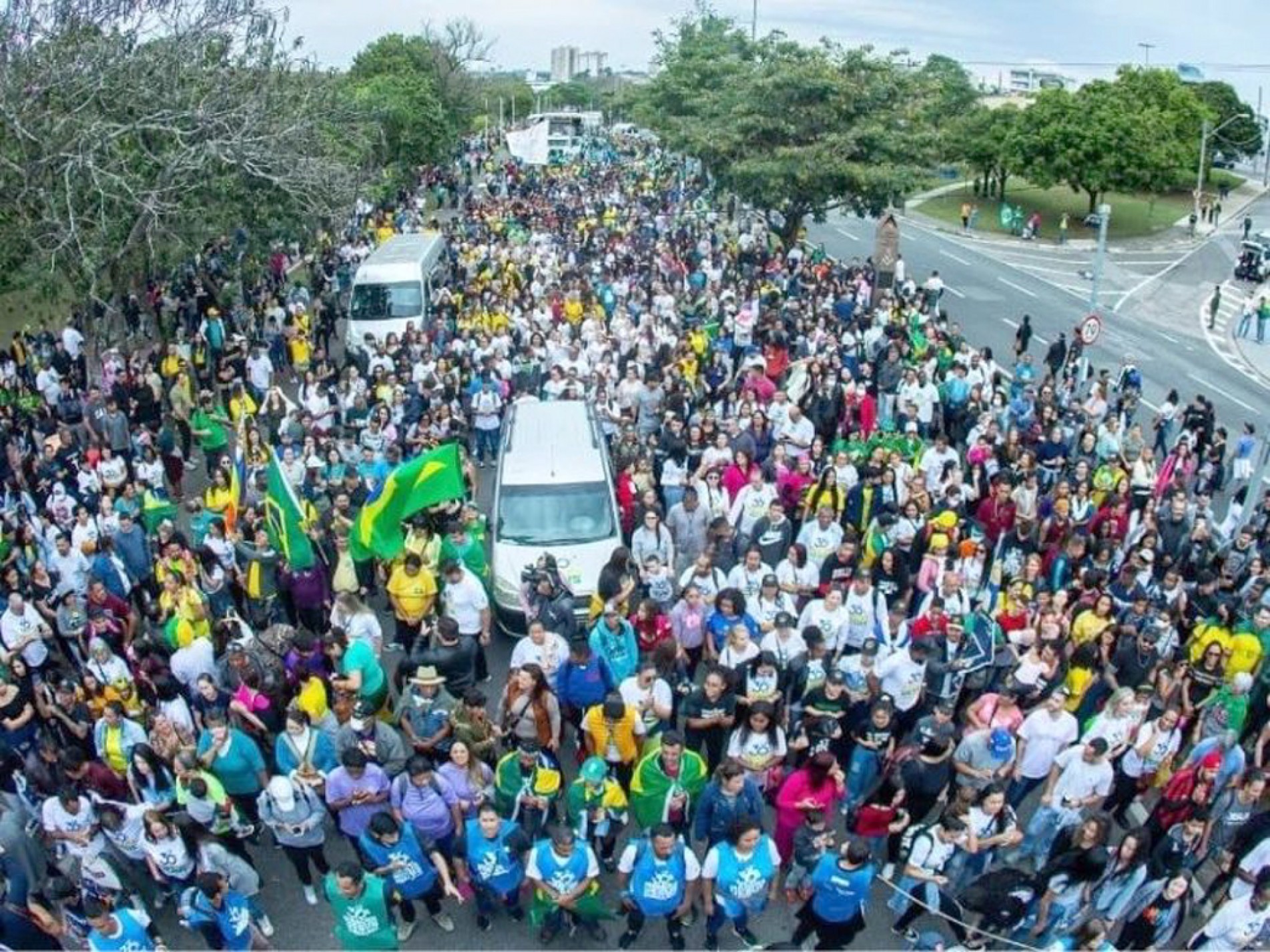 Evento religioso levou multidão para a avenida Dom Aguirre, no ano passado
