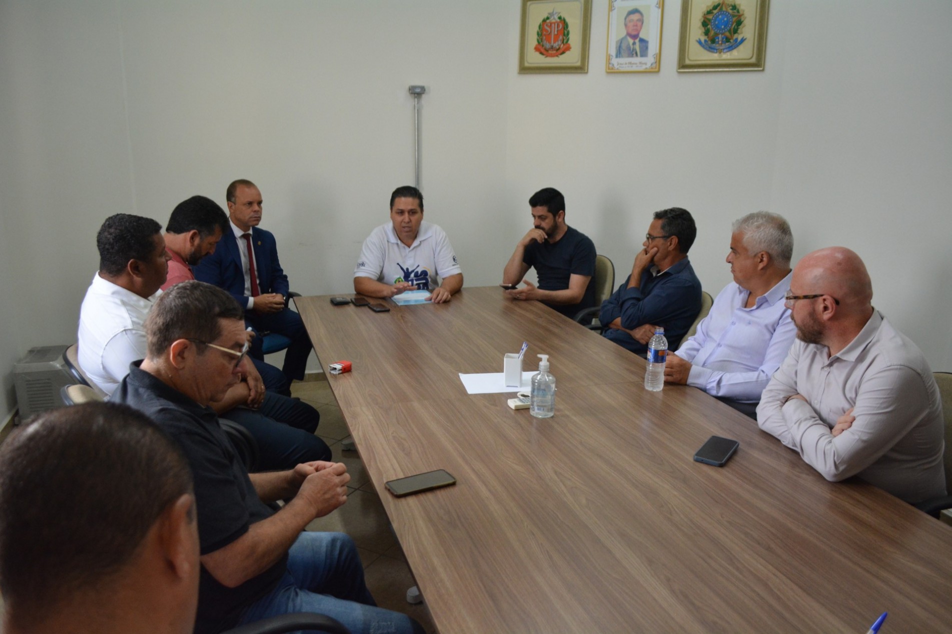 Vereadores se reuniram nesta terça-feira (3), após sessão ordinária na Câmara