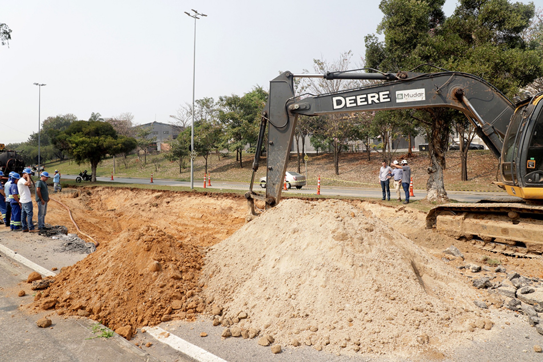 A intervenção inclui a troca de 50 metros de tubulação devido obstrução na rede
