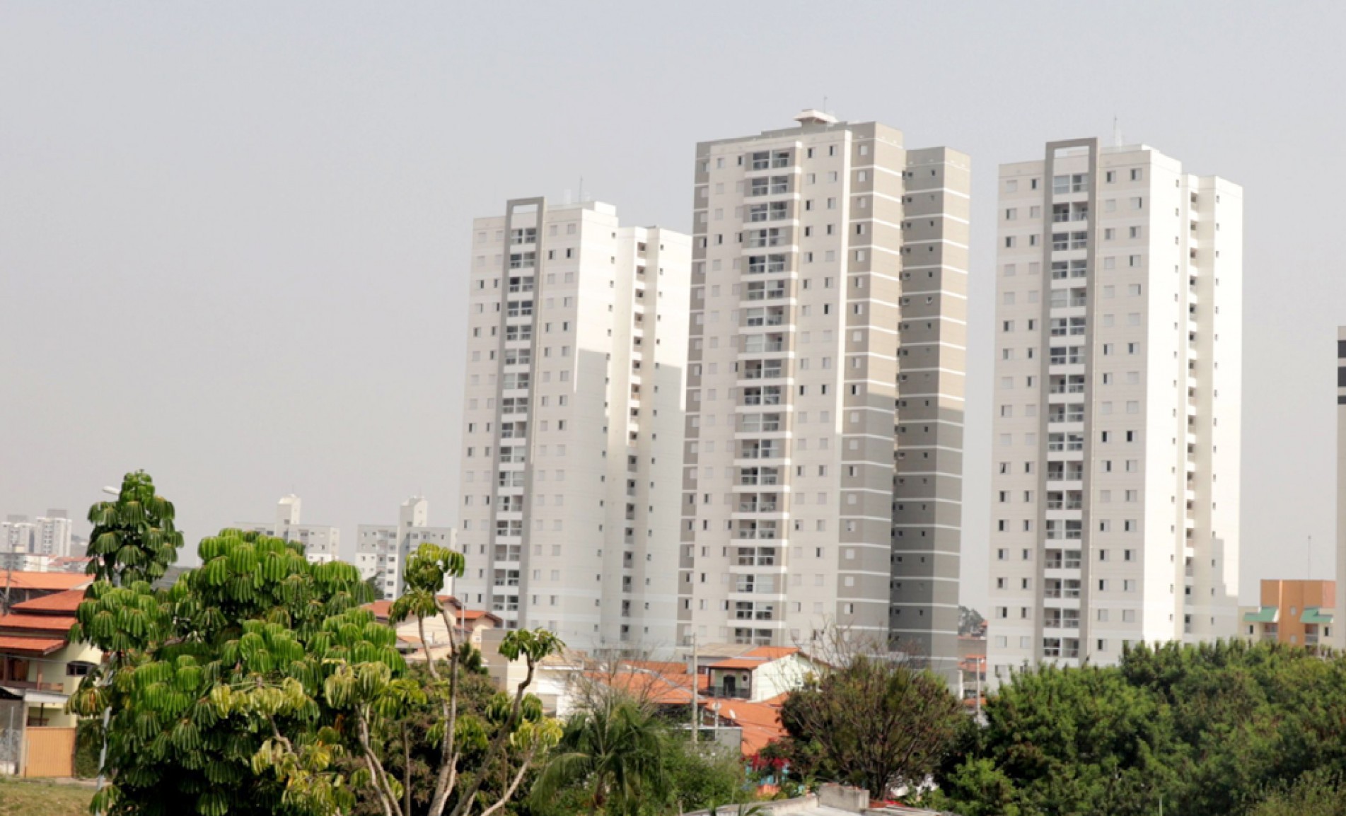 Sorocaba vive um grande desenvolvimento do mercado imobiliário, com a construção de novos edifícios e condomínios horizontais 
