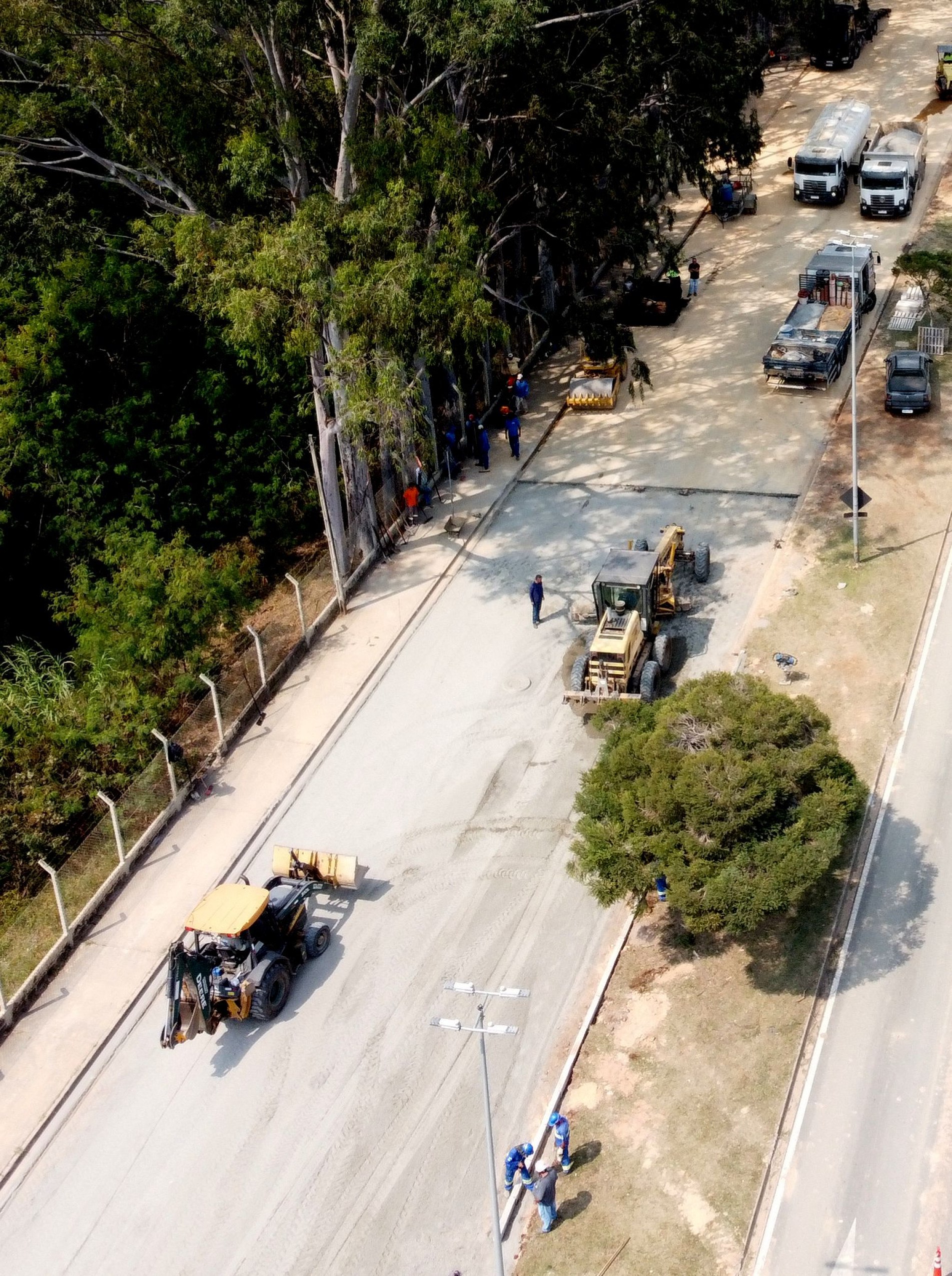 Equipes já trabalham no restabelecimento do asfalto para liberar a via