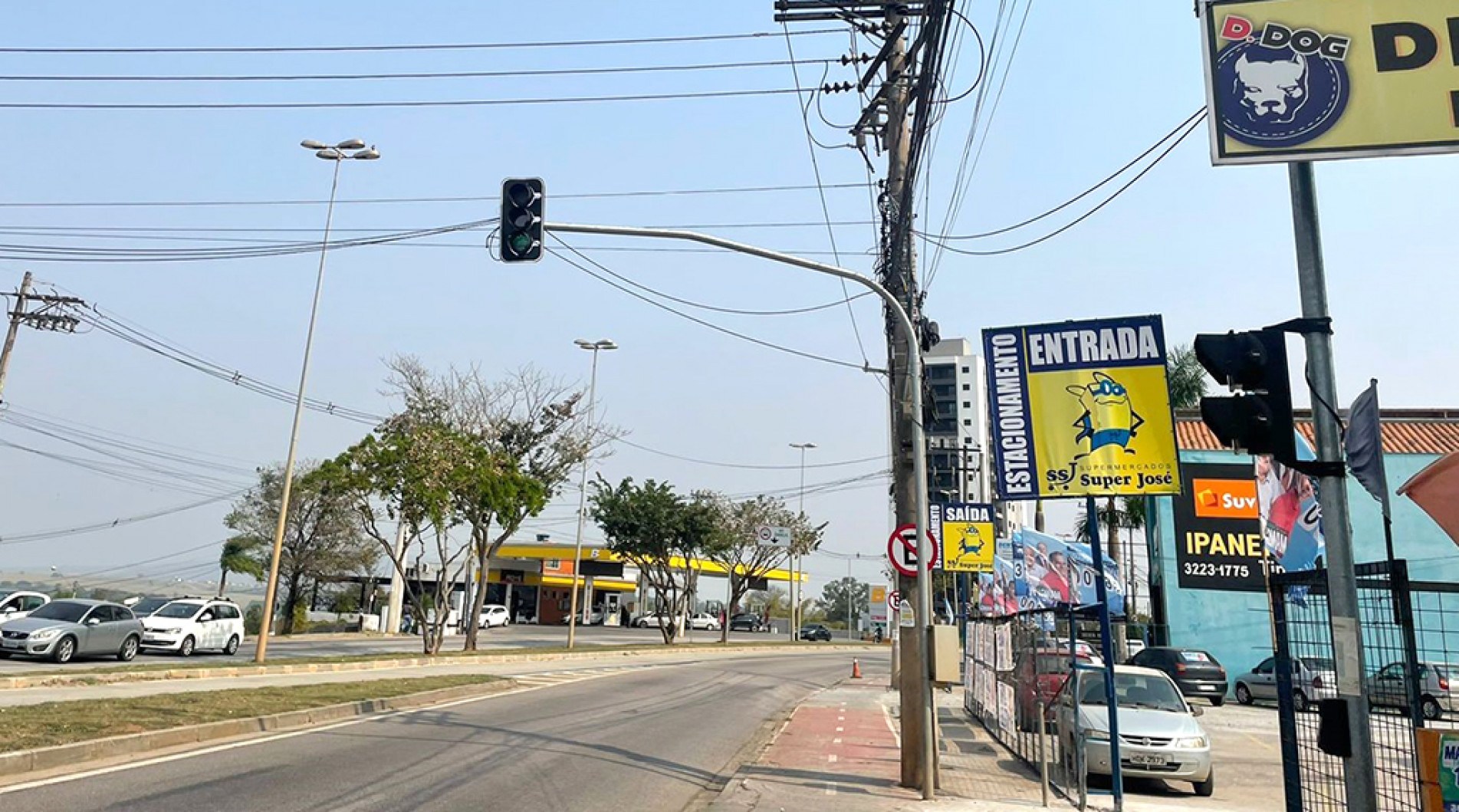 Sinaleiro com problemas, e que pode causar acidentes, fica na avenida Ipanema