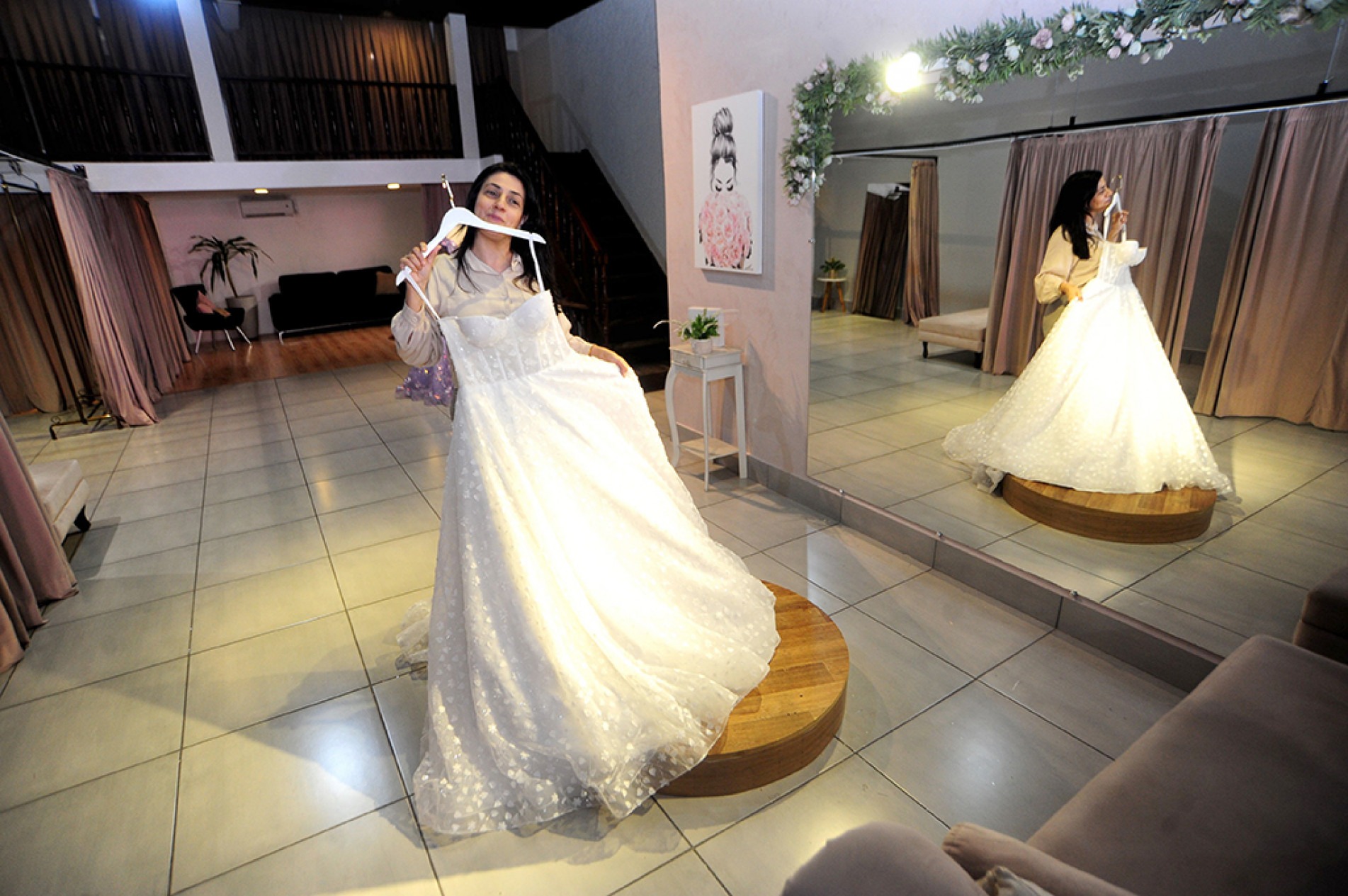 Ruas da Penha e Monsenhor João Soares concentram lojas que vendem e alugam trajes para casamento
