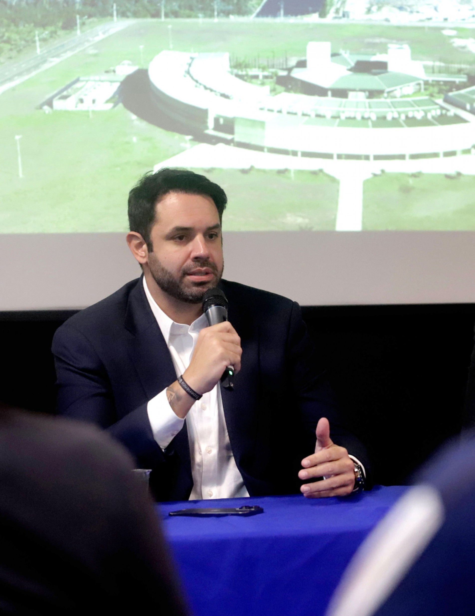 Derick Camargo: remédios para o SUS e rede privada
