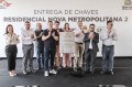 Membros da diretoria da Pacaembu Construtora com autoridades da Caixa e do Governo do Estado de S&atilde;o Paulo durante o descerramento da placa - Divulga&ccedil;&atilde;o