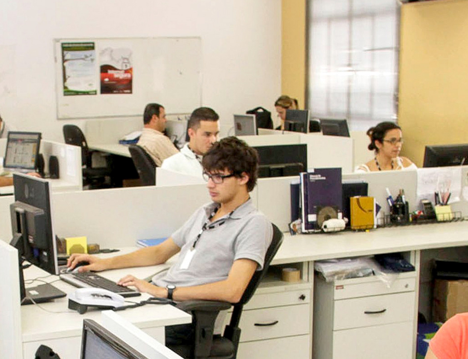 Estudantes da rede estadual receberão até R$ 1 mil mensais
