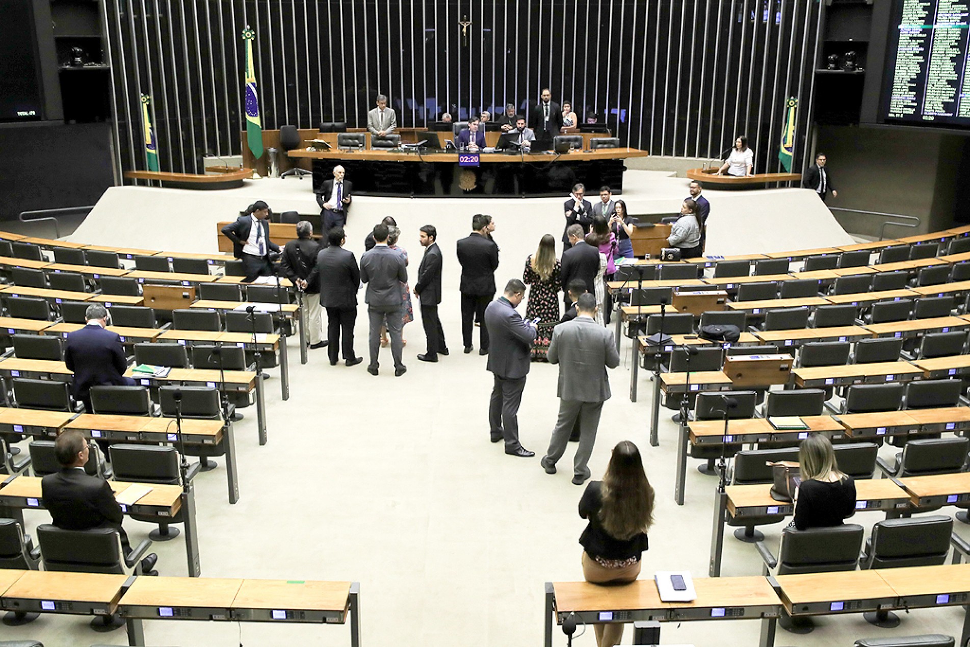 Deputados acataram a proposta com 253 votos favoráveis
