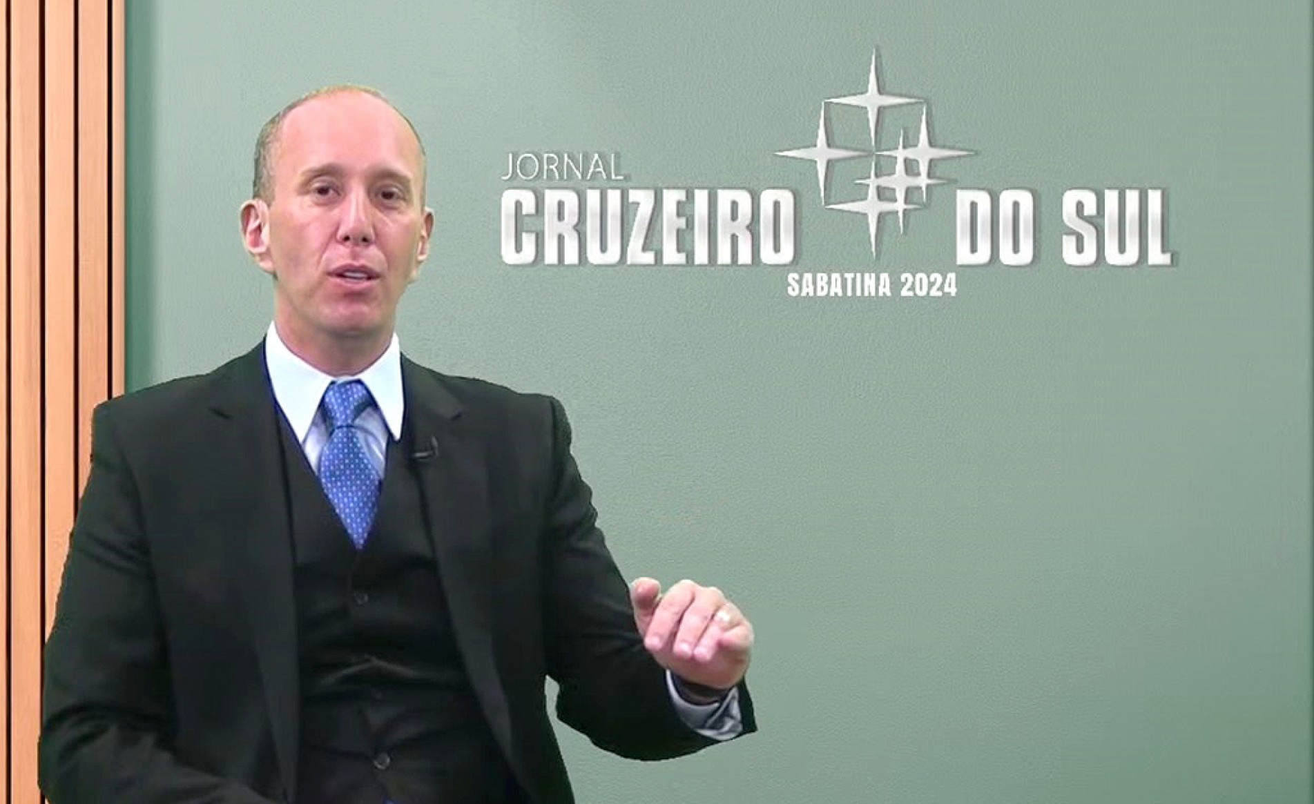 Entre as principais propostas do candidato está a construção de mais 17 escolas