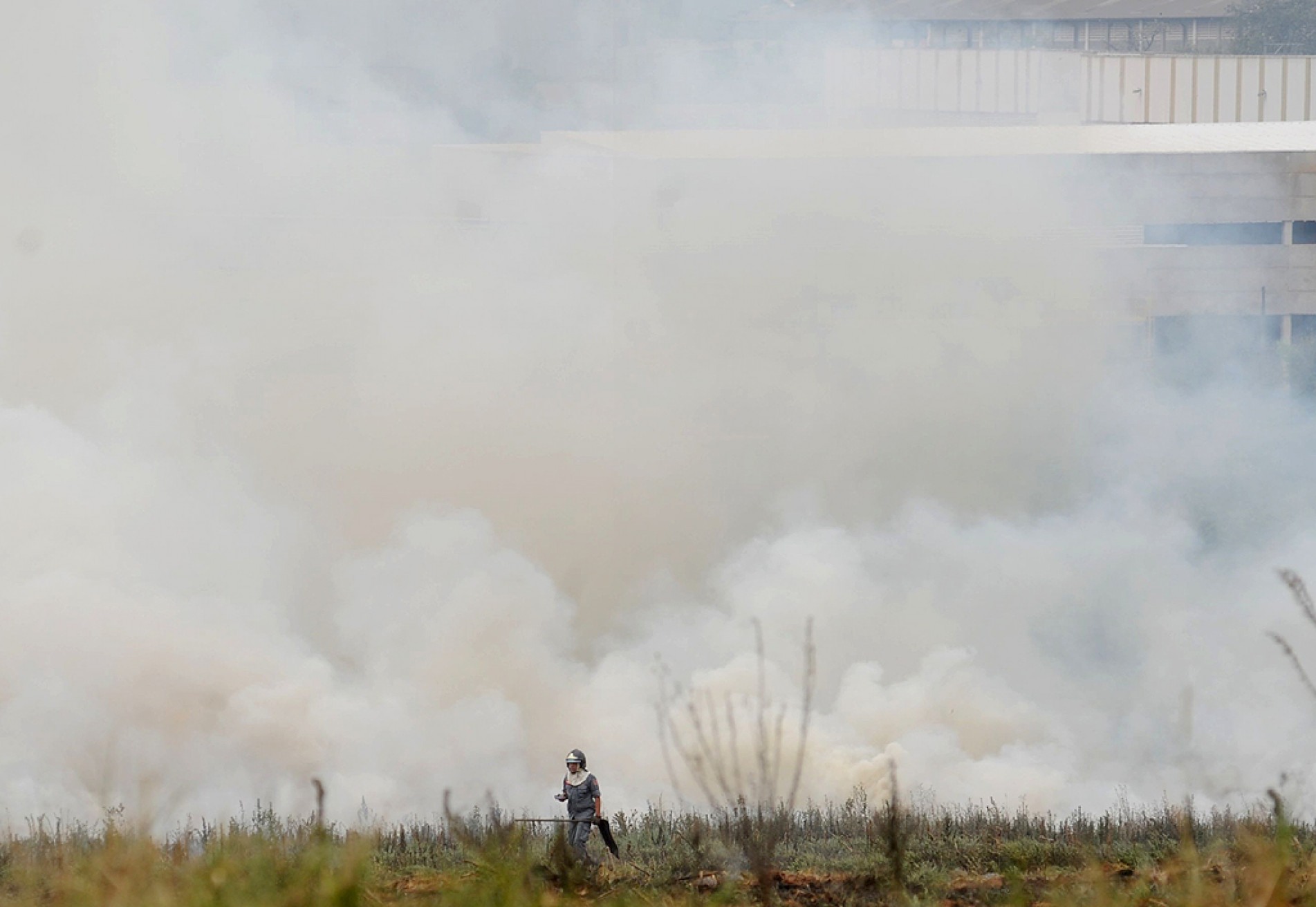 Fumaça provocada por queimadas prejudica a qualidade do ar e provoca problemas respiratórios
