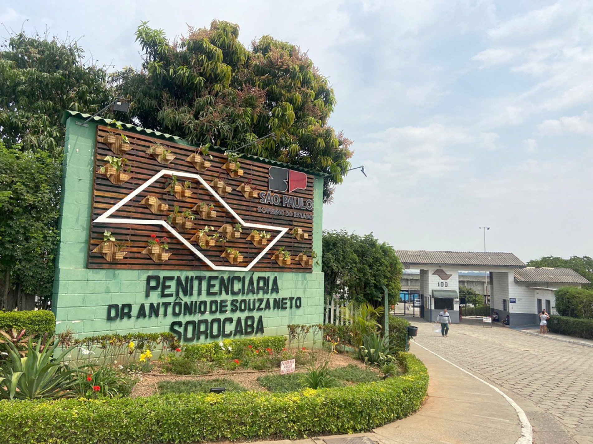 Penitenciária de Aparecidinha, que pode receber até 931 detentos, está com 1.641
