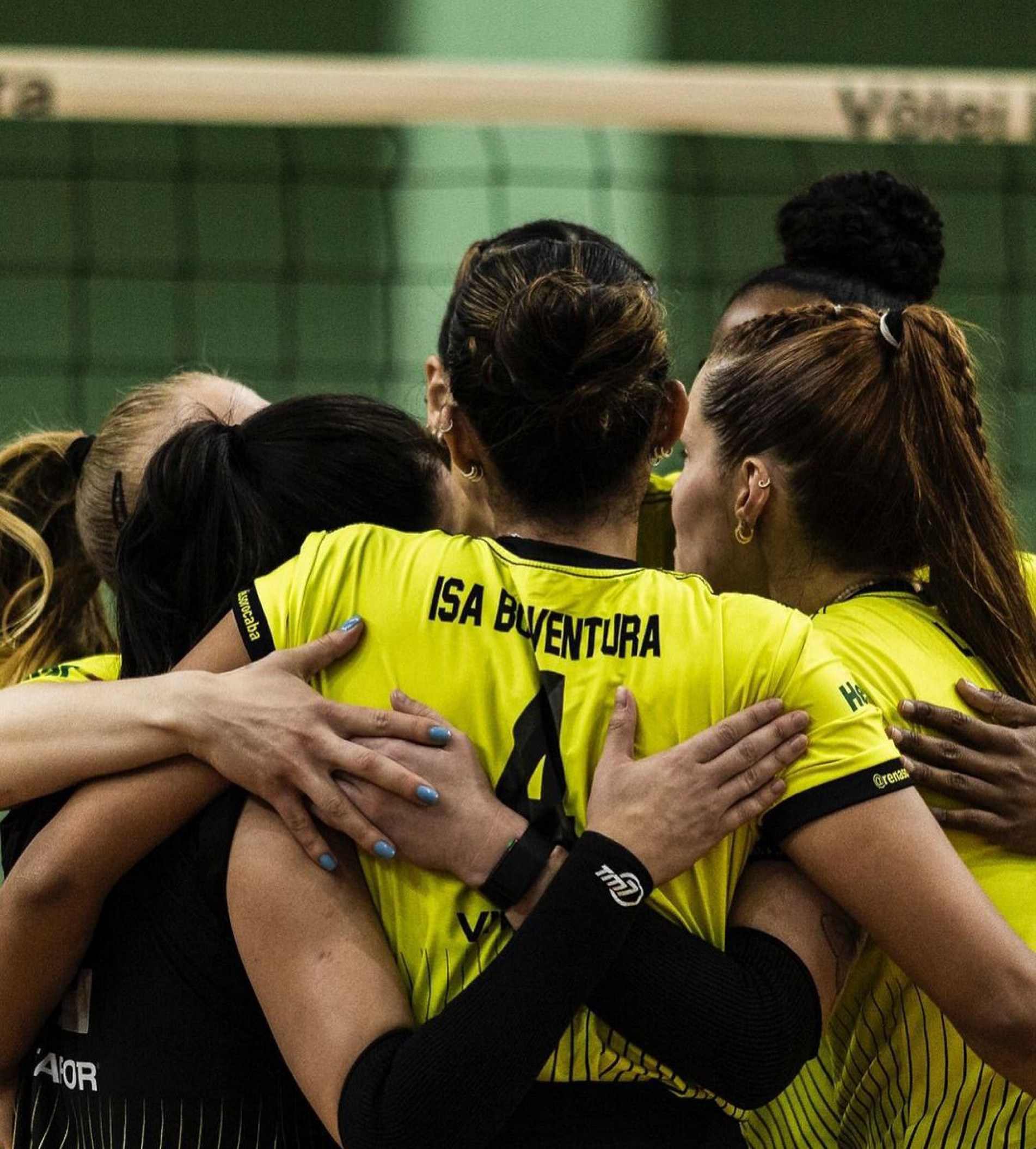 Era uma partida entre duas equipes que ainda não haviam vencido na competição