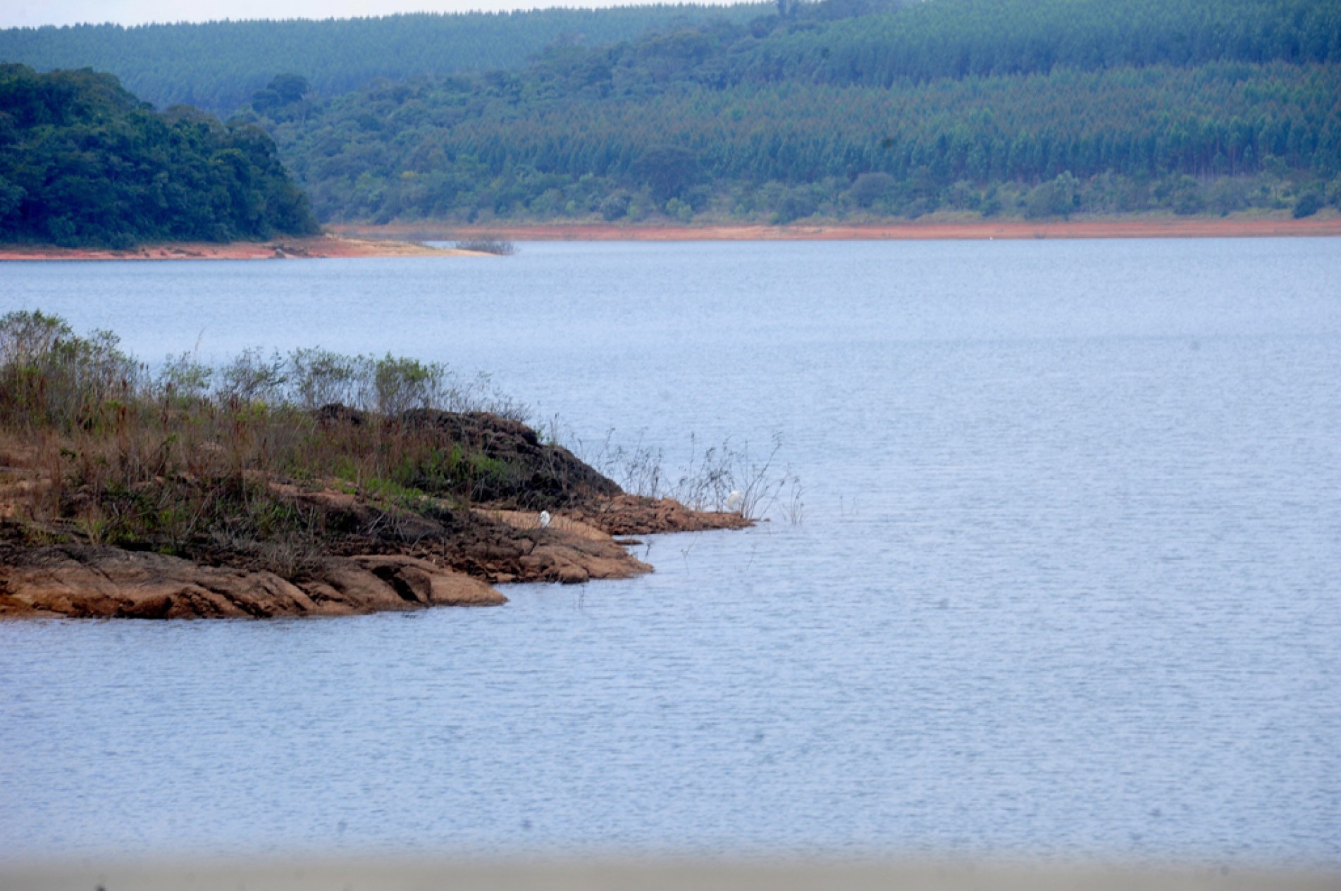A vazão afluente era de 2,99m³/s no dia 9 de setembro, bem próximo da vazão mínima, que é de 2,3m³/s
