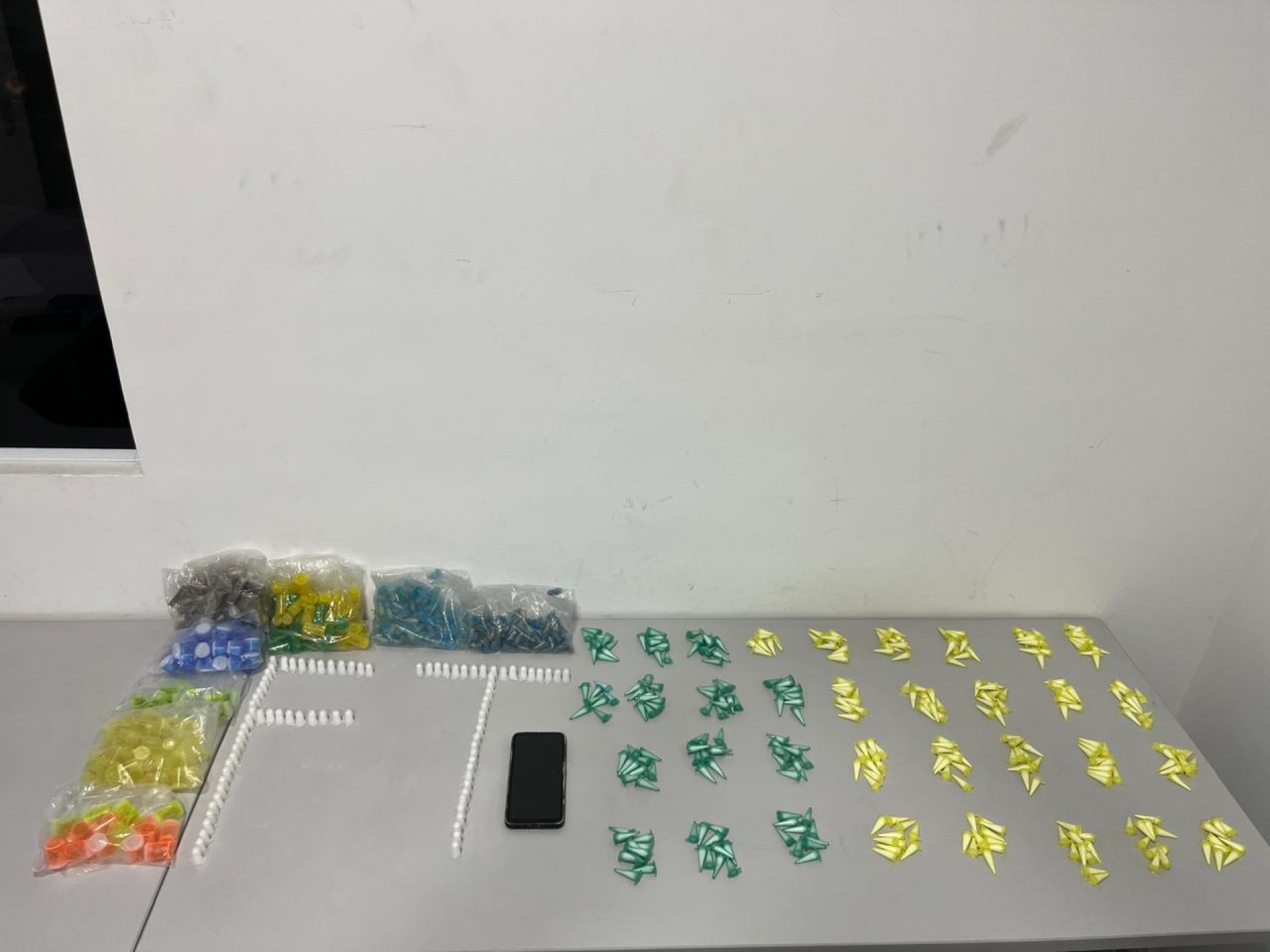 As drogas foram apreendidas pelos policiais