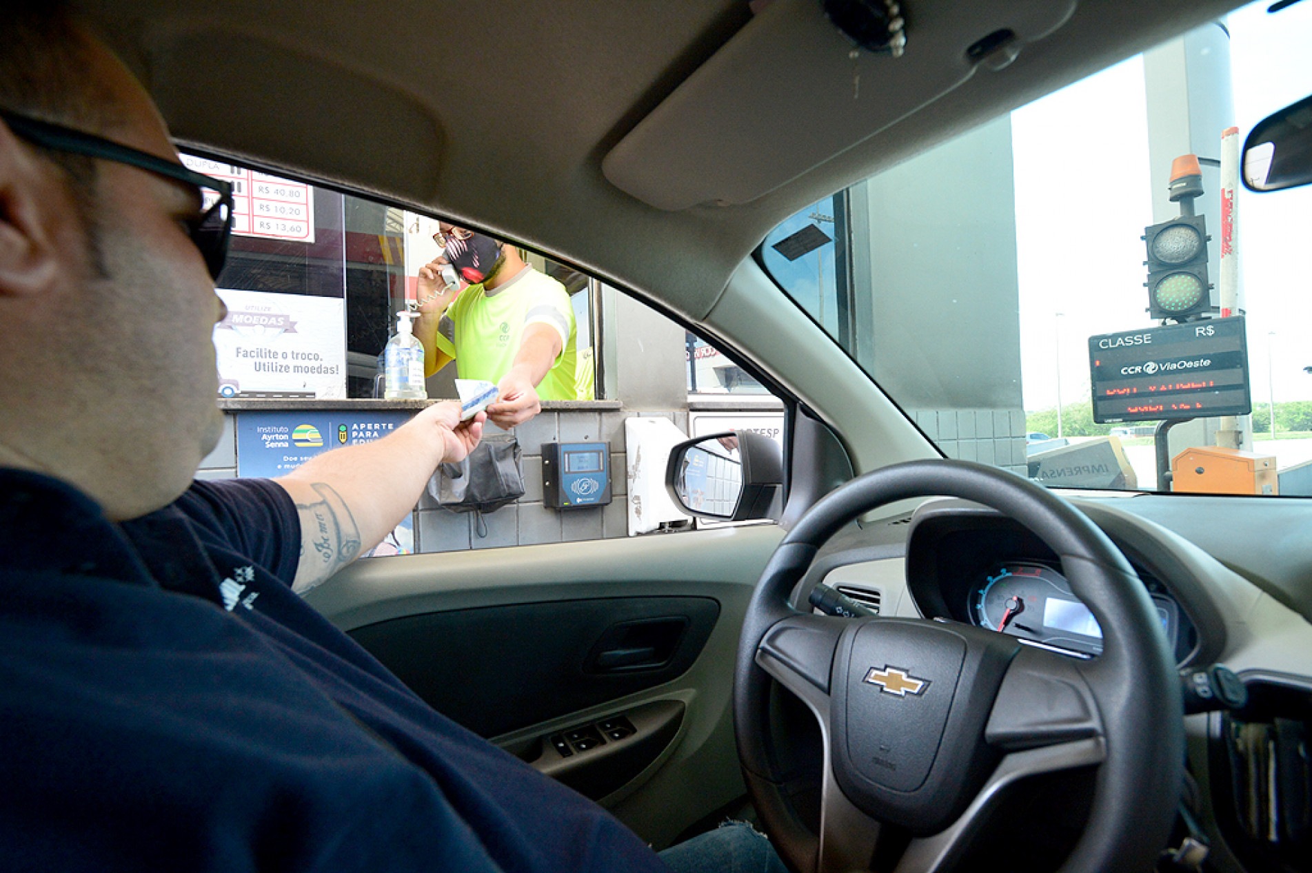 Rodovias administradas pela ViaOeste ainda funcionam pelo sistema antigo
