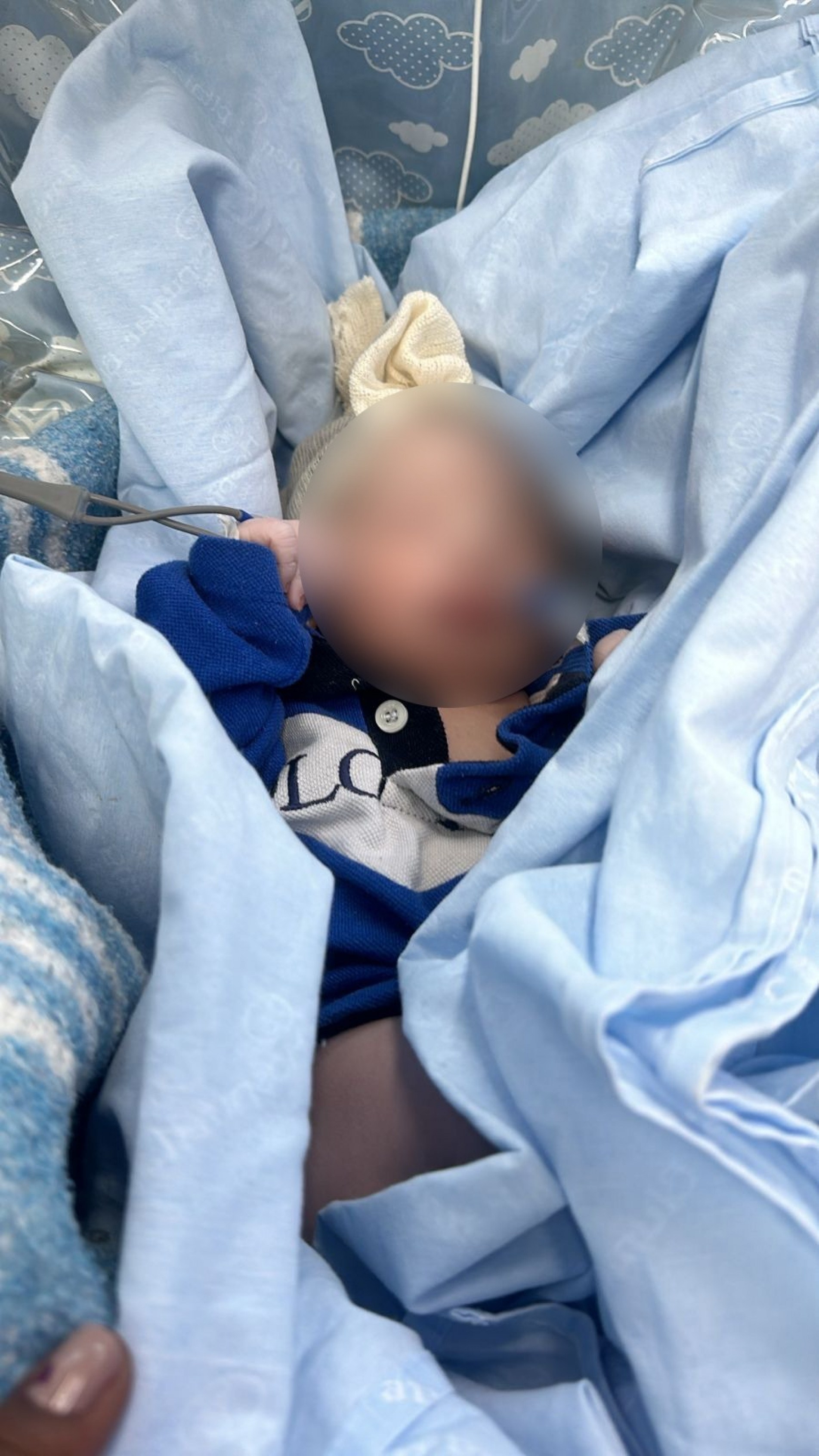  A recém-nascida estava com aproximadamente duas horas de vida