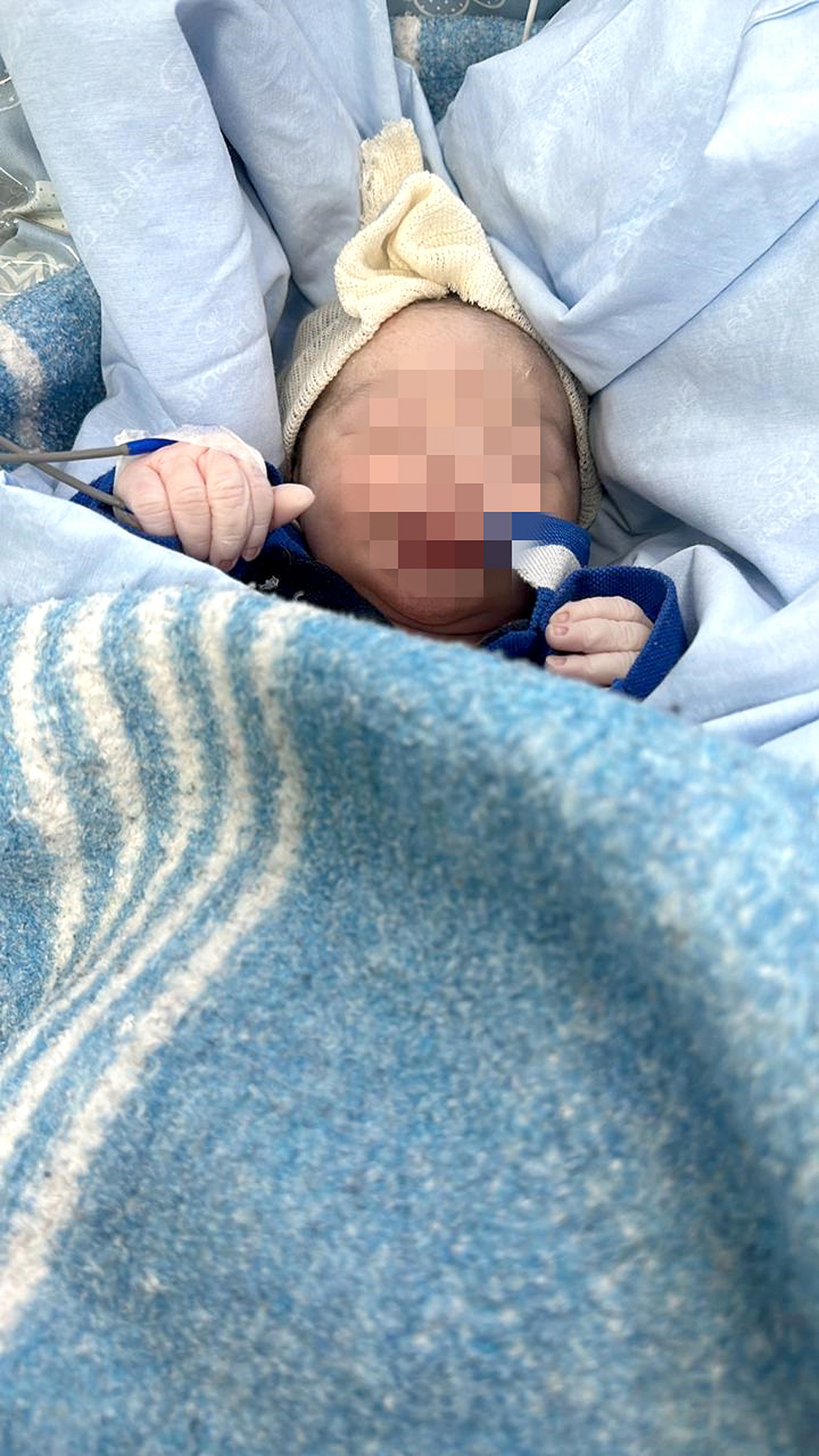 Recém-nascido foi encontrado vivo em contêiner de lixo 

