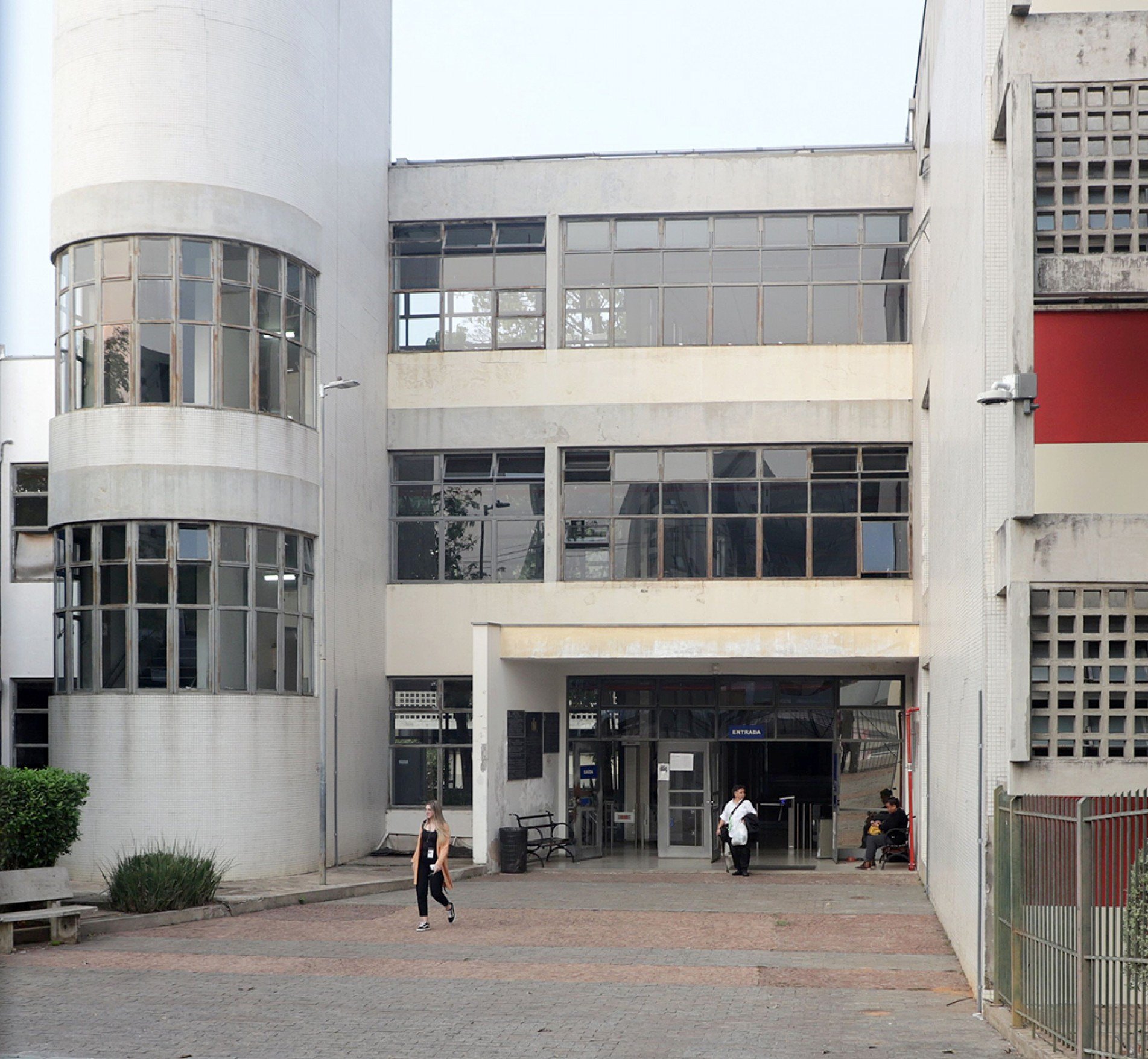 O Tribunal de Justiça de São Paulo (TJ-SP) informou que fará o pagamento dos salários e benefícios dos trabalhadores terceirizados de escolas e fóruns