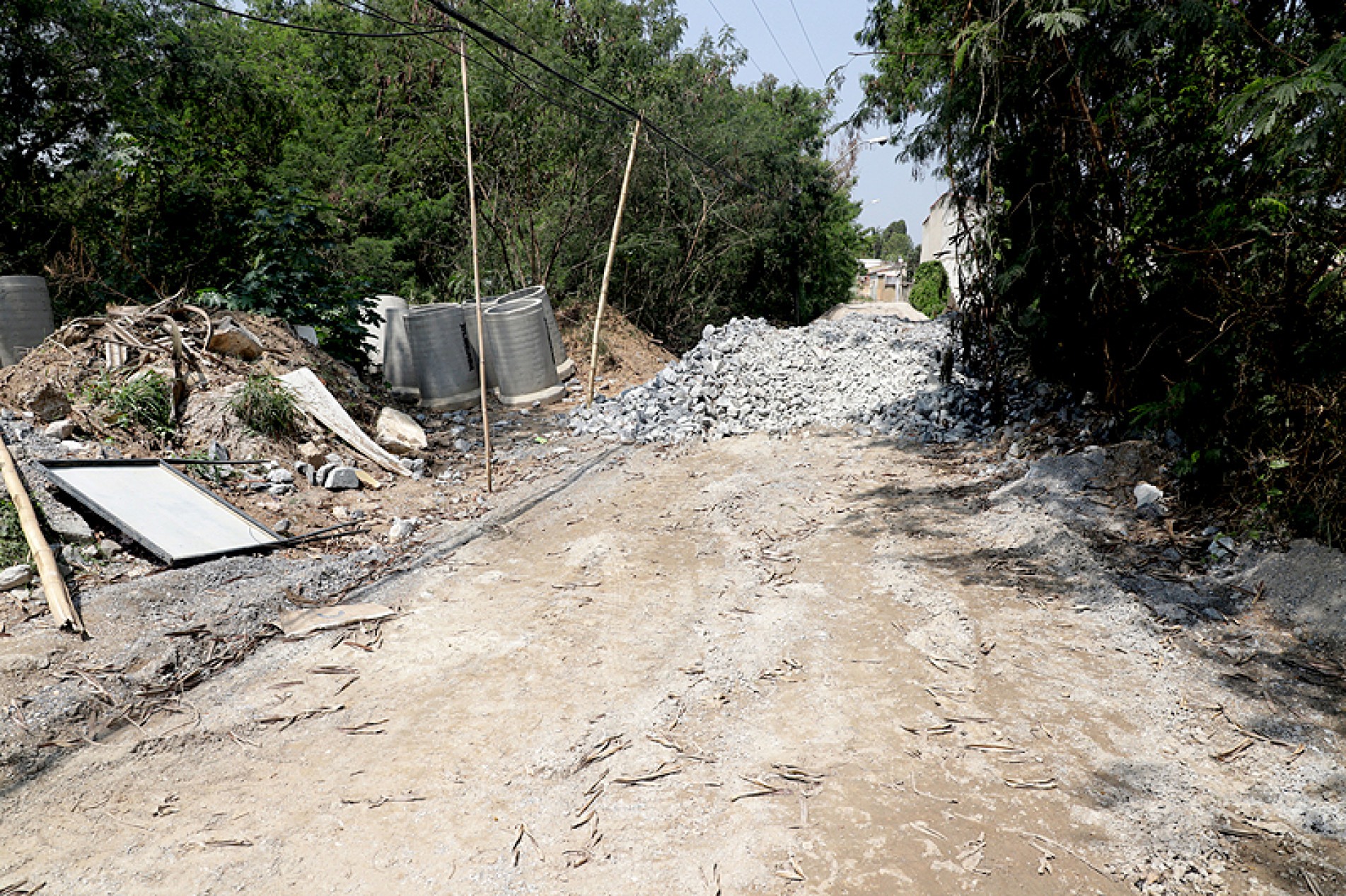 Rua Miguel Ascêncio está fechada para o trânsito
