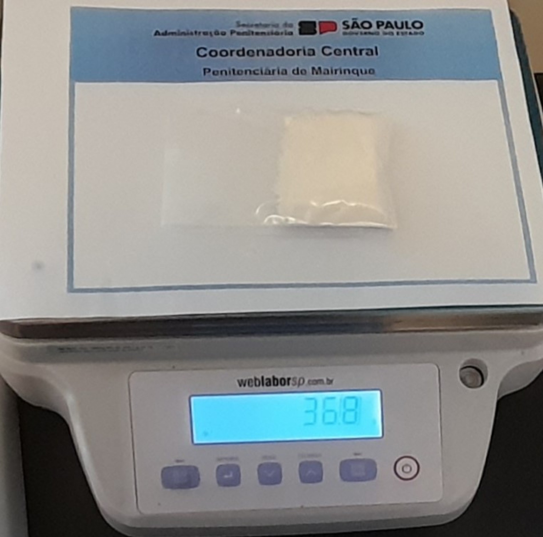 Mulher tentou entrar na penitenciária com 36,8 gramas de cocaína escondidos no tórax 