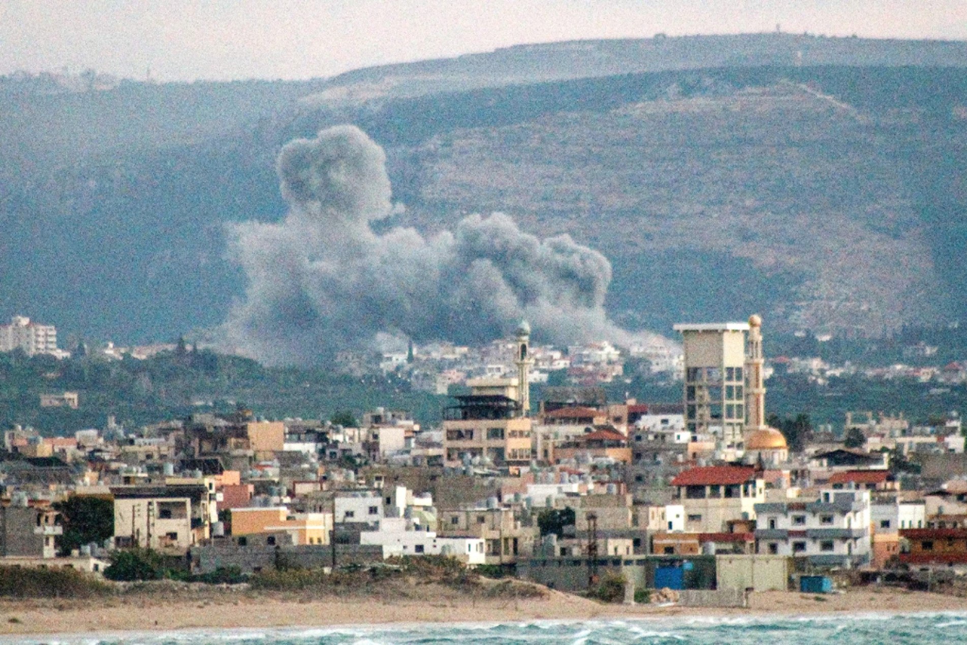 Bombardeios seguem no sul do país (foto) e em Gaza