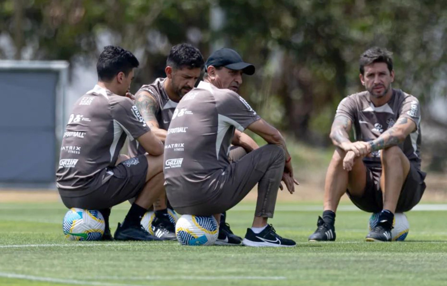 Time de Ramón Días joga hoje com a cabeça no Brasileirão