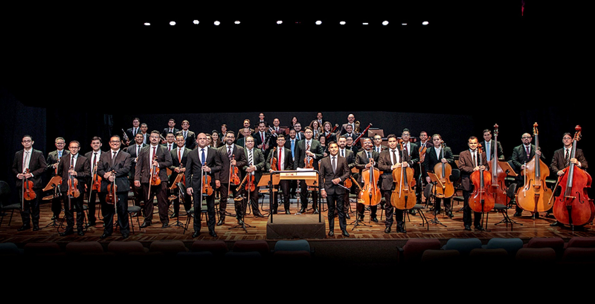Orquestra, que fez concerto de estreia em 3 de outubro de 1949,
 conta, atualmente, com 50 músicos