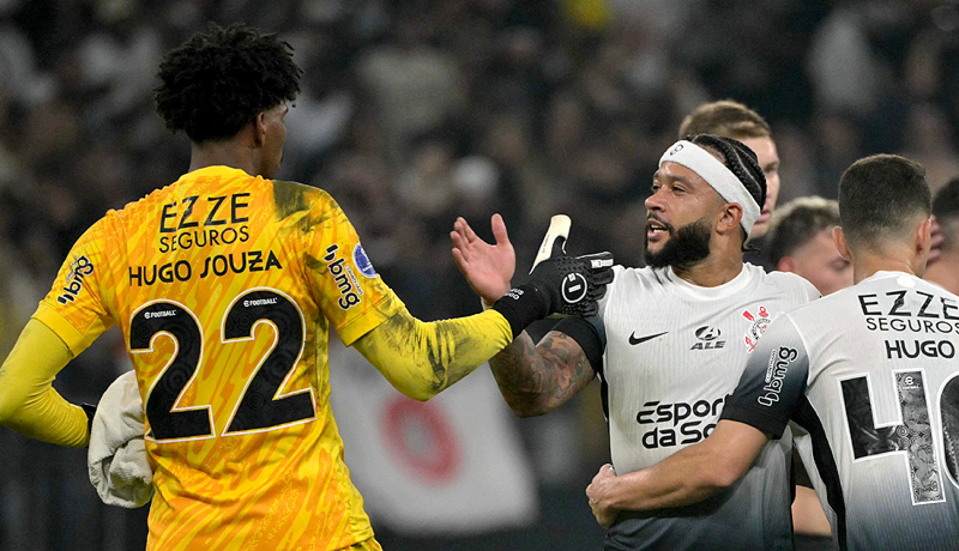 Memphis Depay tem a chance de estrear como titular 