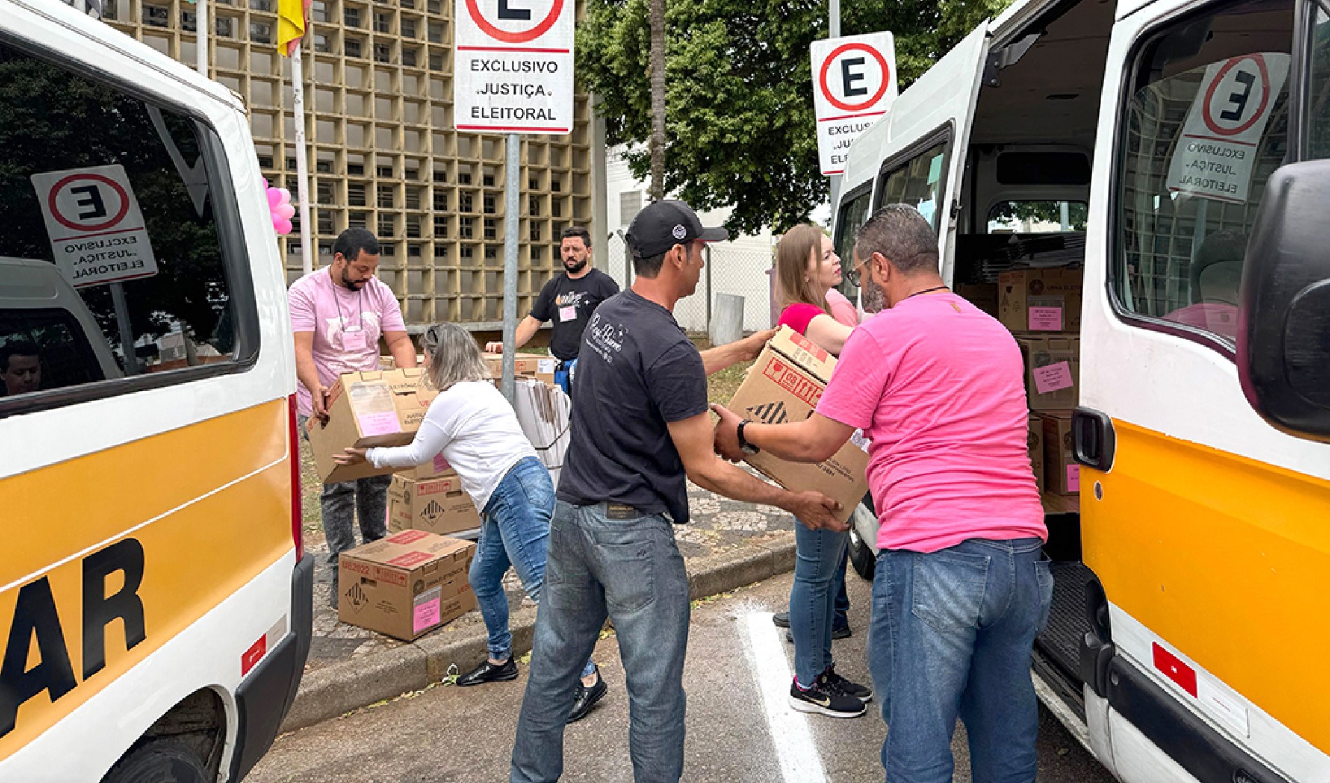 Transporte para os 179 locais de votação teve início ontem, para as zonas norte e leste; hoje elas chegarão às zonas sul e oeste de Sorocaba
