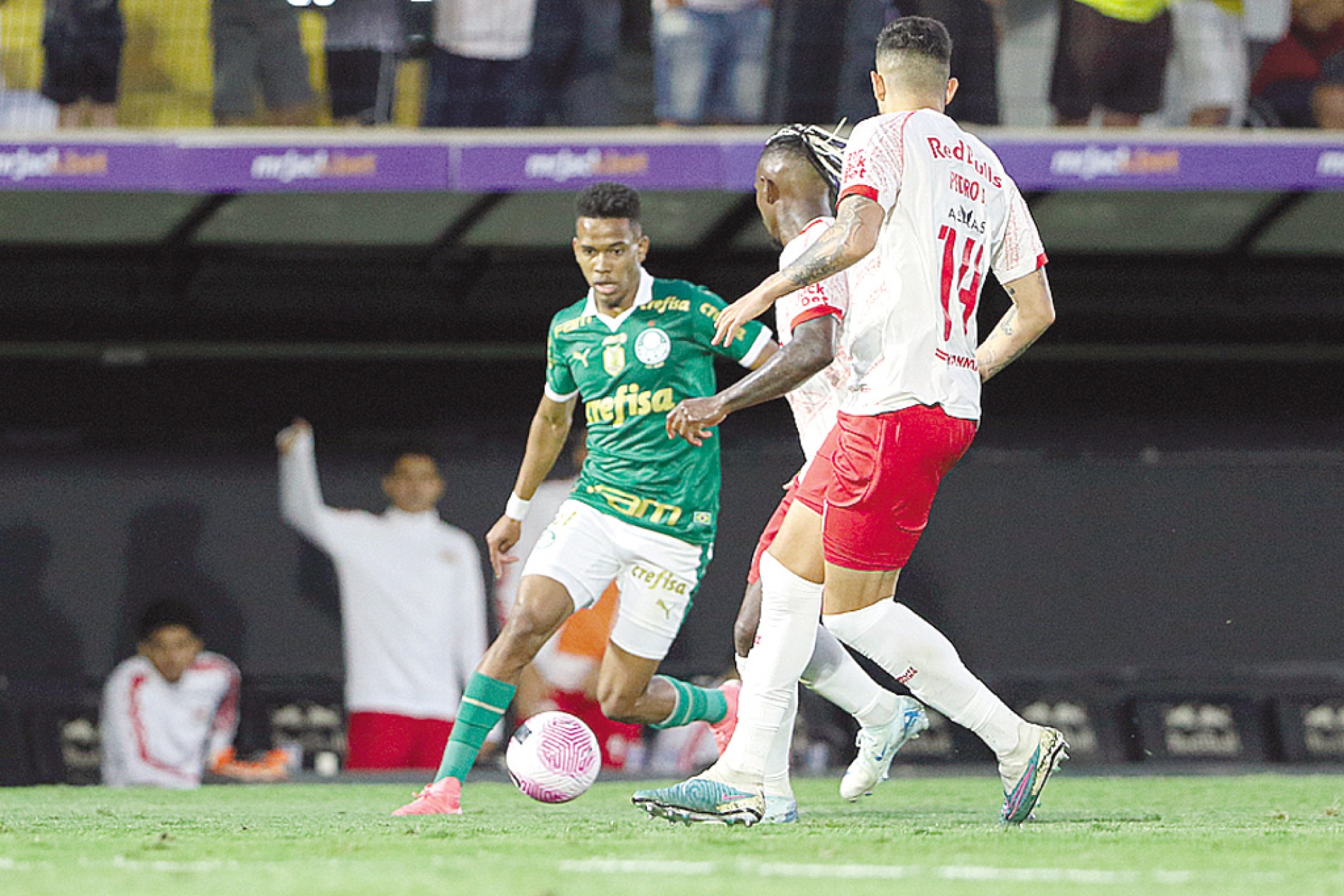 Estêvão entrou em campo, mas não conseguiu marcar