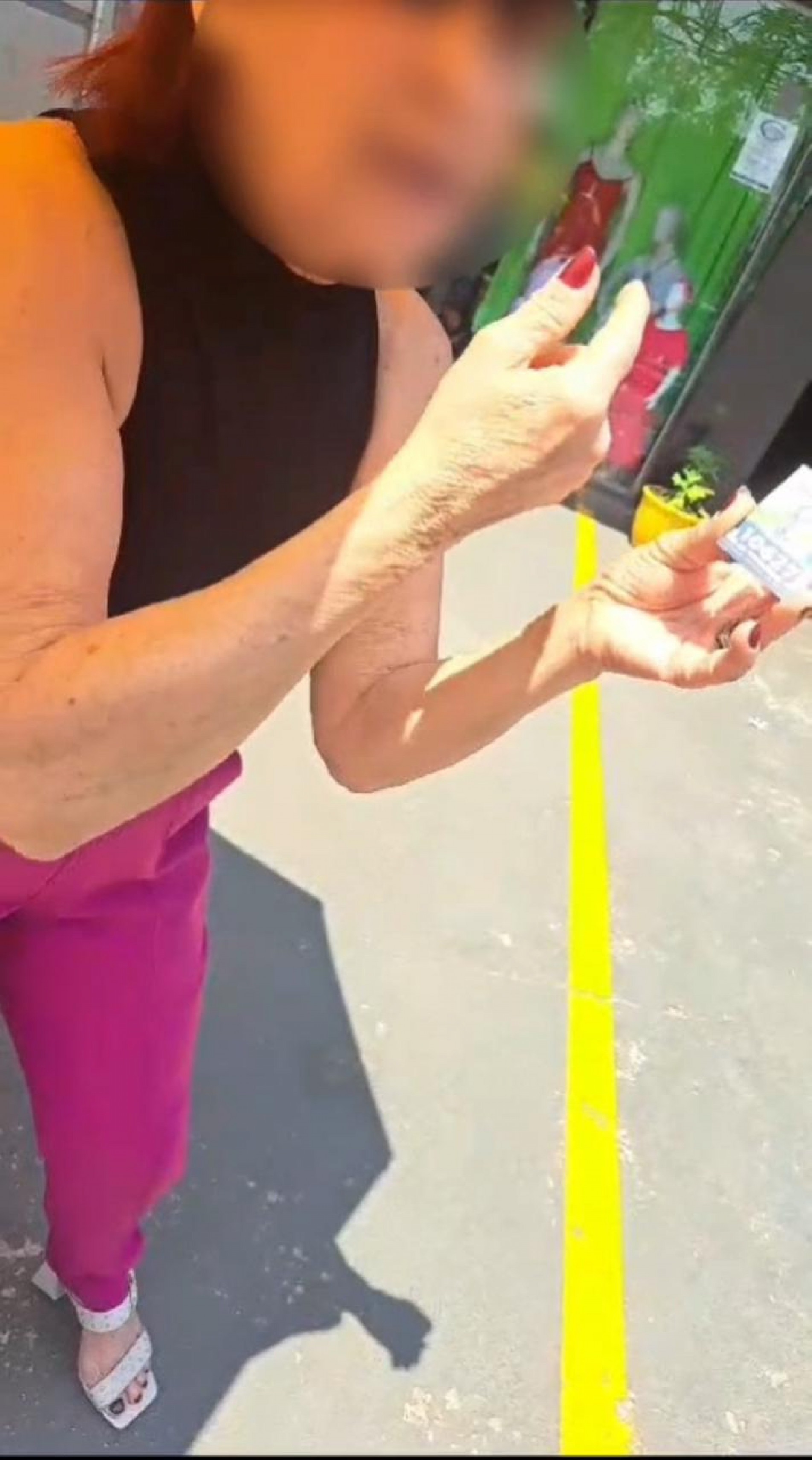 Uma mulher foi detida por realizar boca de urna em frente à sua loja, em Sorocaba