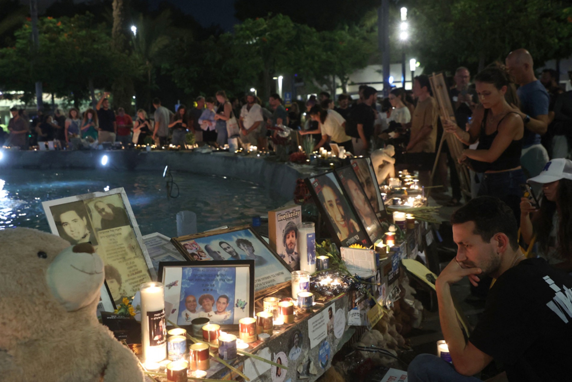 Israelenses fizeram ontem homenagens aos mortos em Tel Aviv 