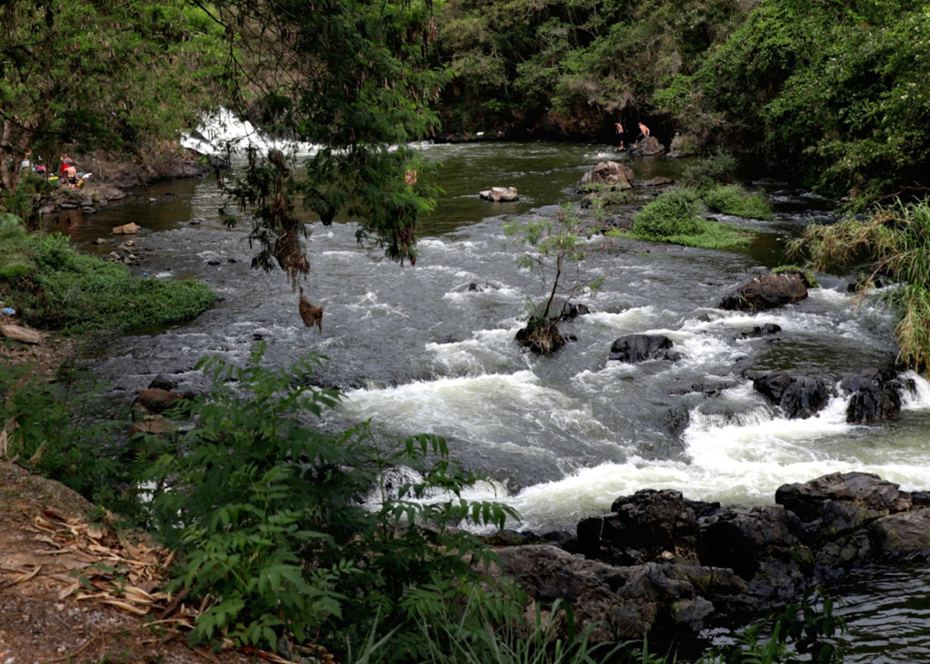 Visitantes acessam o local, apesar do espaço estar fechado
