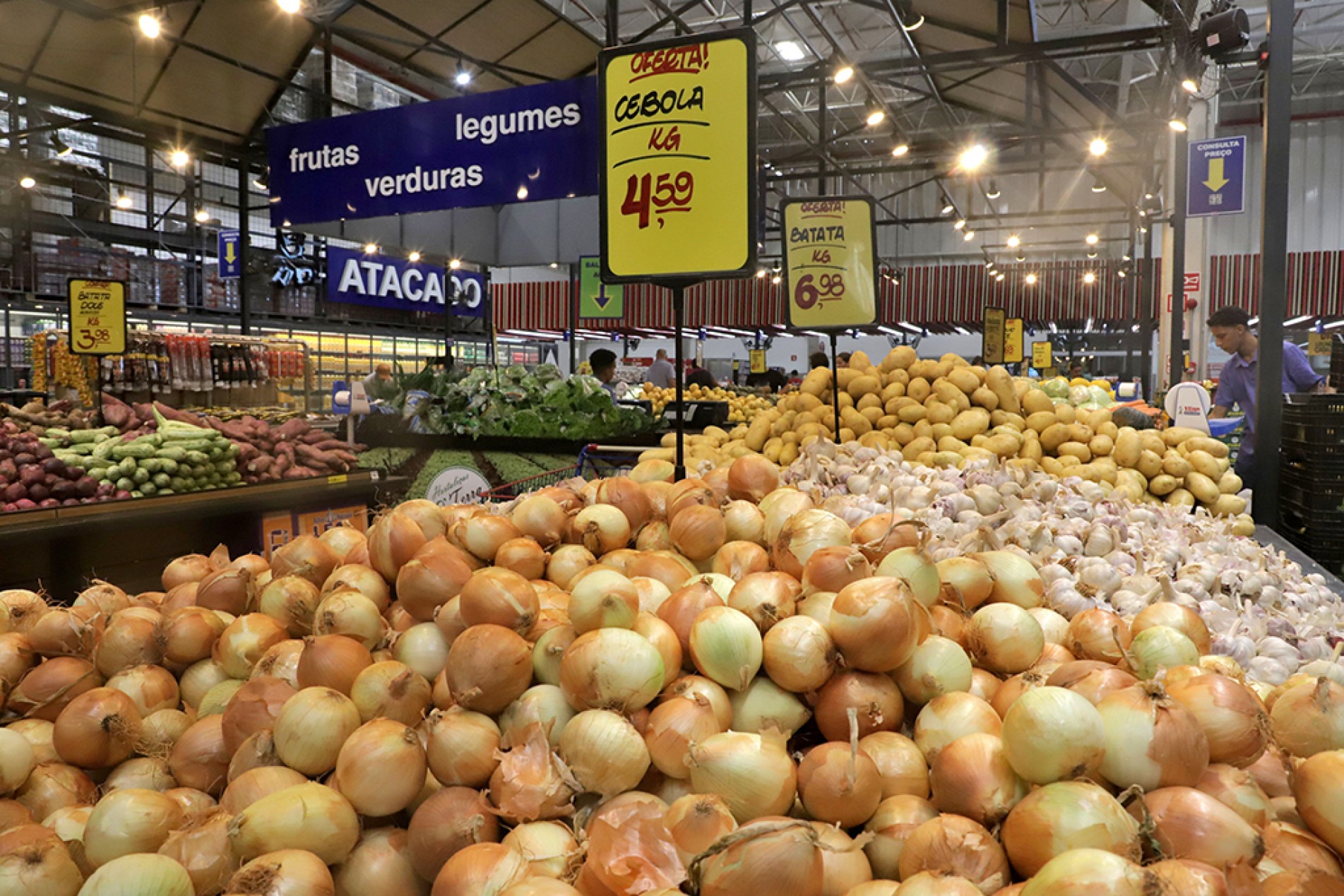 A batata e a cebola são os itens de mercado que registraram queda nos preços
