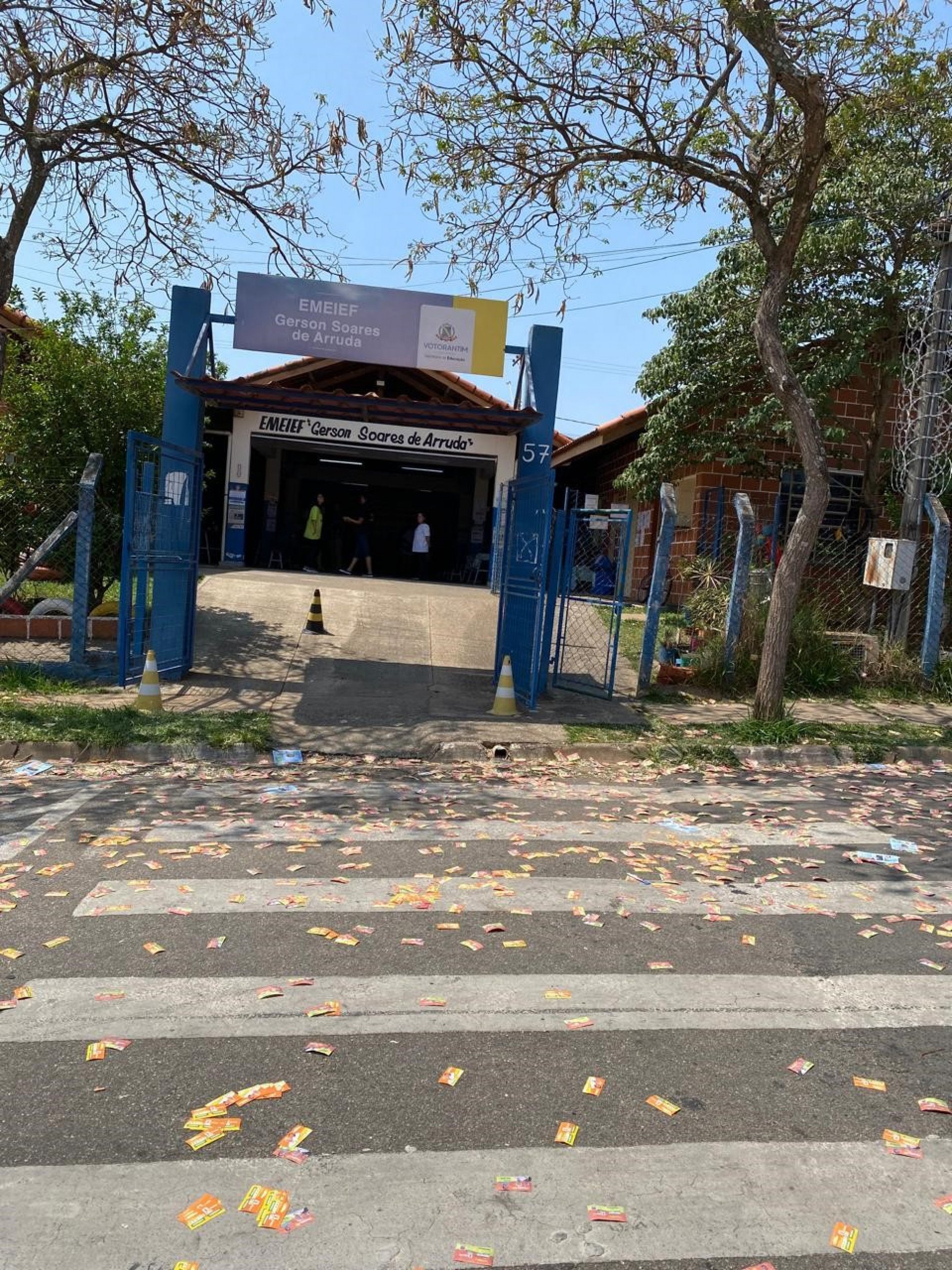 A pena pode ser de seis meses a um ano de detenção