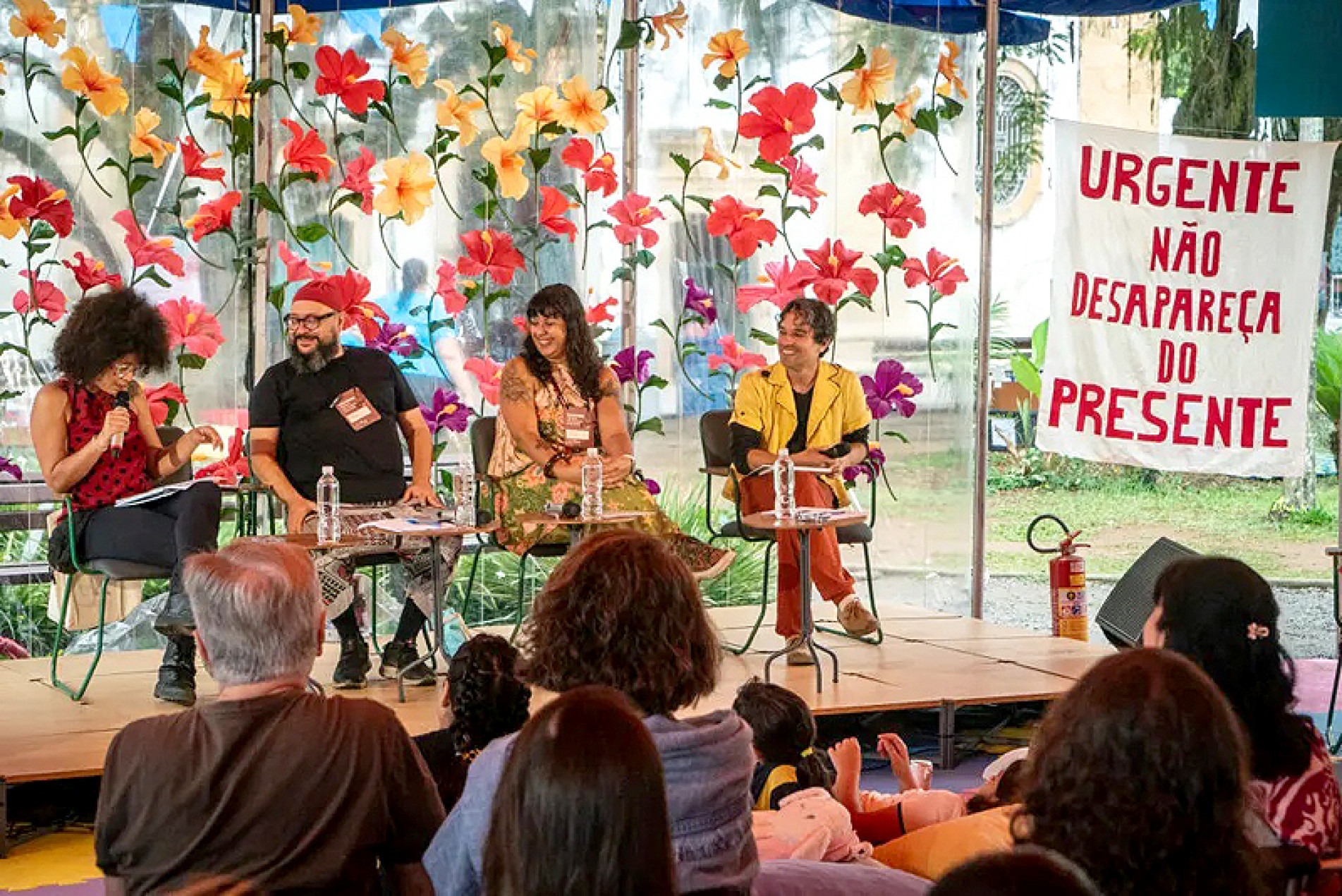 Uma série de atividades são realizadas durante o todo o evento, valorizando o universo literário