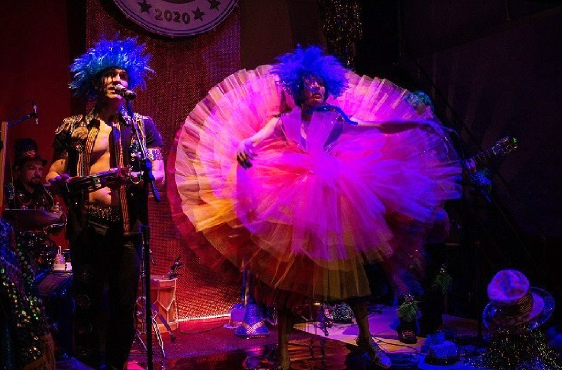 Apresentações, bate-papos, cursos e espetáculos fazem parte da programação