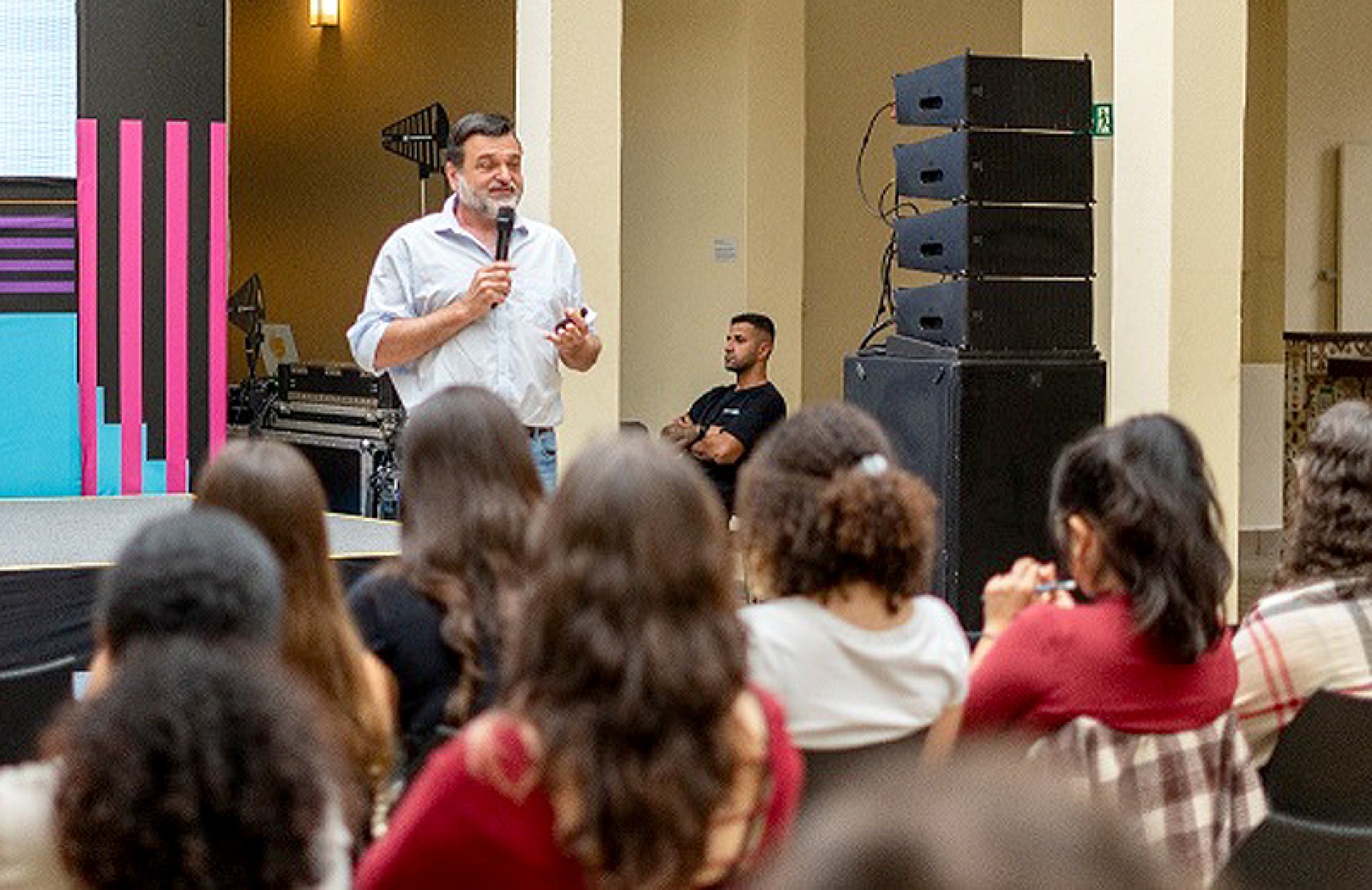 Sele&ccedil;&atilde;o &eacute; voltada para profissionais com viv&ecirc;ncia de 
mercado e conhecimento reconhecido nas &aacute;reas de atua&ccedil;&atilde;o das seis escolas tem&aacute;ticas do programa