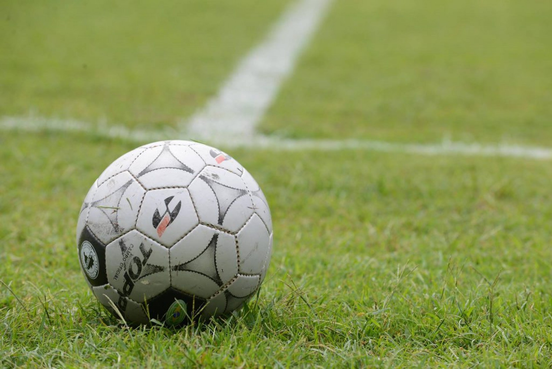 O campeonato conta com um grupo único, todos jogam contra todos e classificam-se os quatro melhores