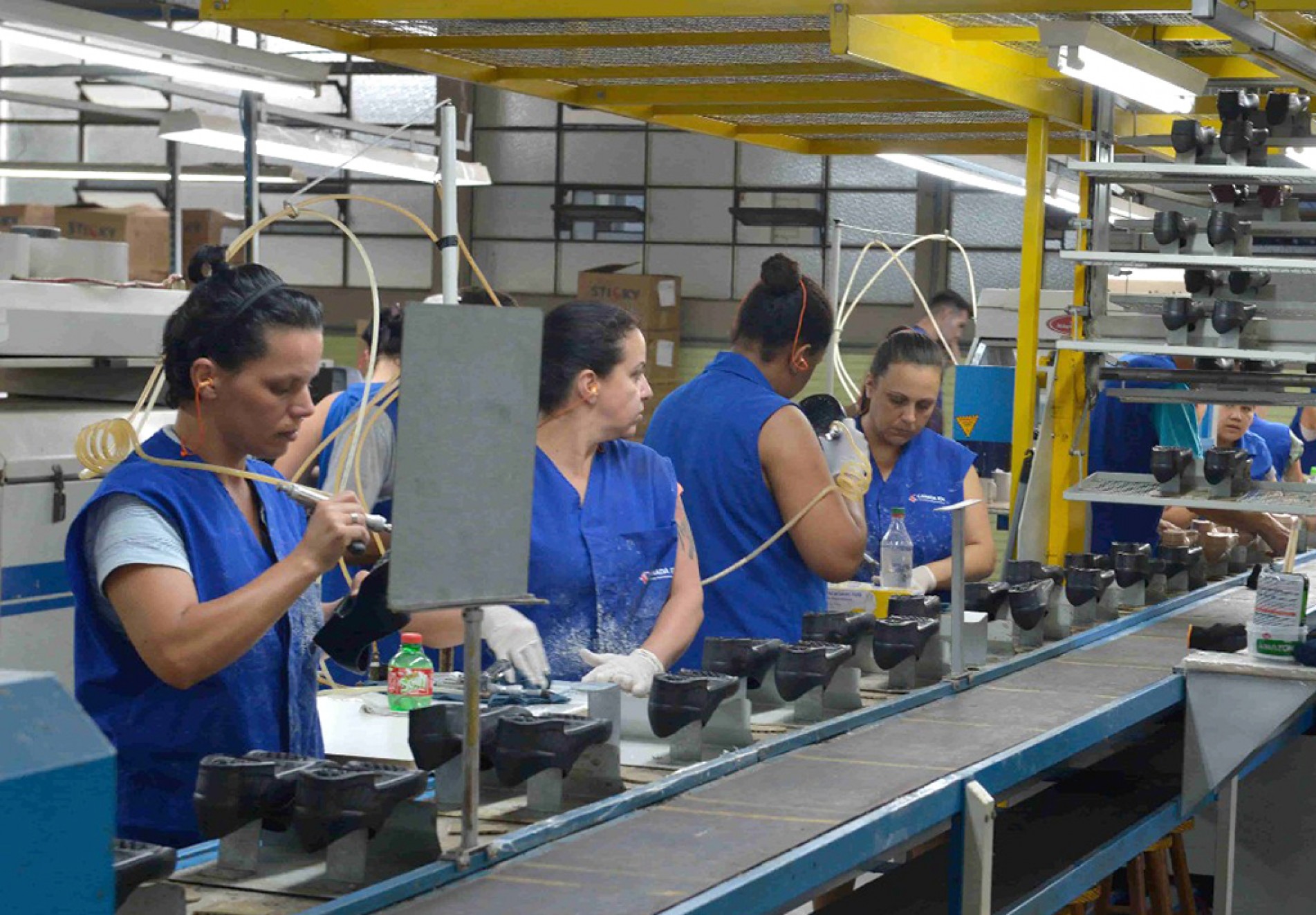 Média salarial delas continua sendo menor que dos homens