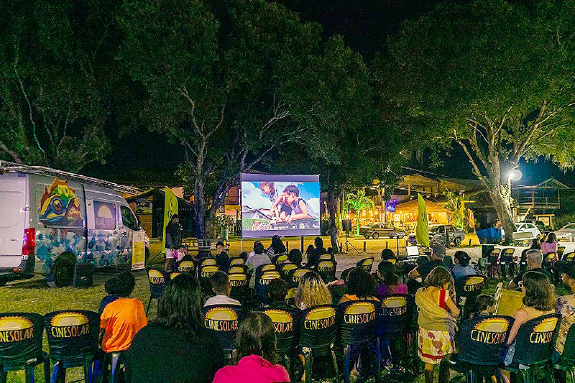 Além de assistir às exibições, ainda será possível conhecer o furgão, uma 
estação móvel de ciências, que promete uma experiência divertiva 