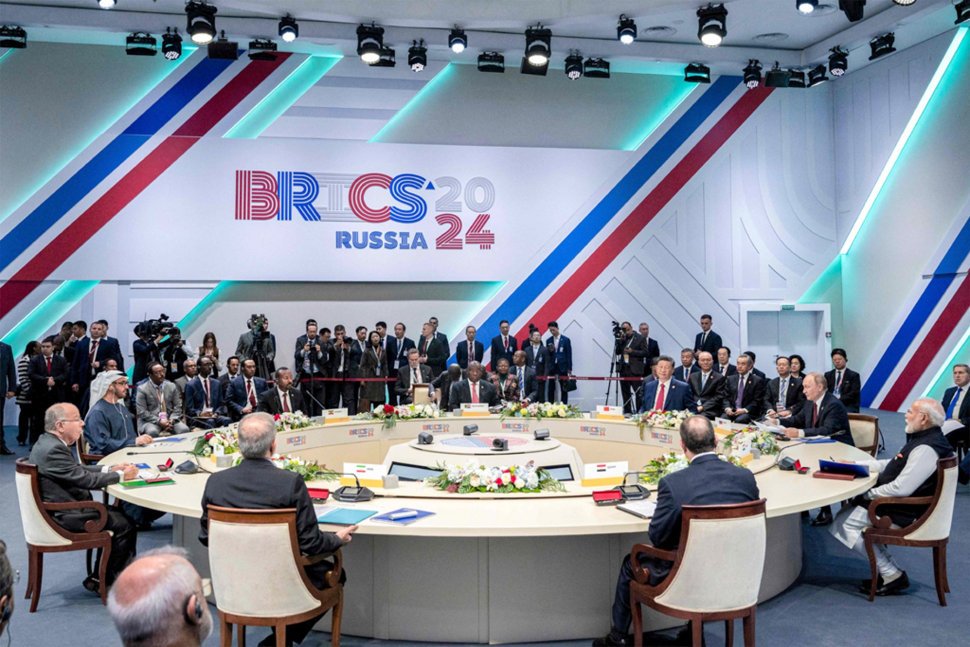 Conflitos na Ucrânia e Oriente Médio foram discutidos
