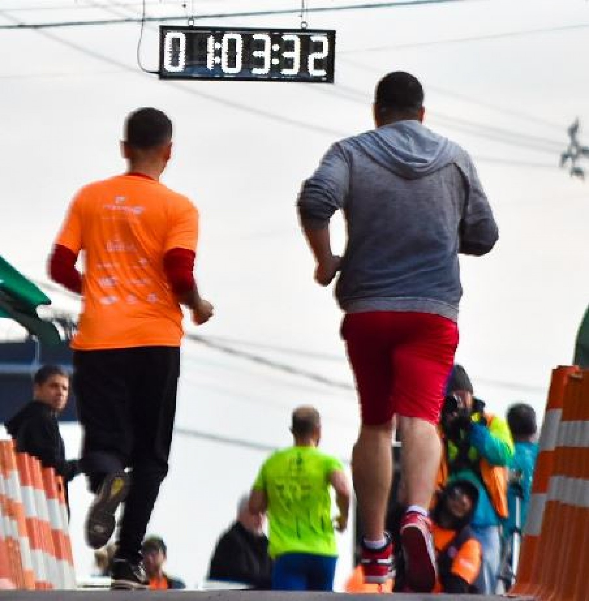 As duas acontecem no mesmo dia: 10 de novembro