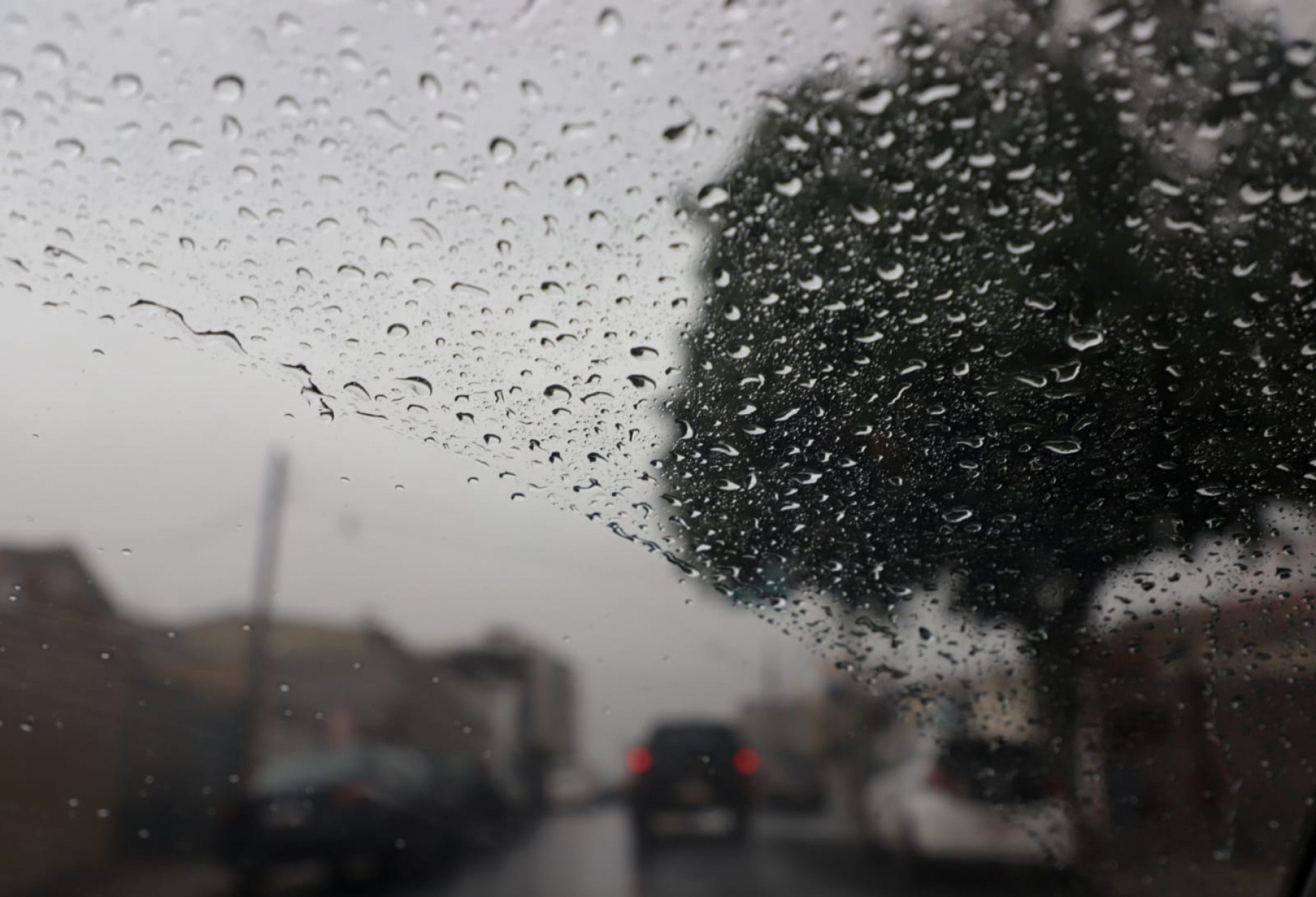 O dia já começou com as nuvens carregadas devido a chuva na madrugada
