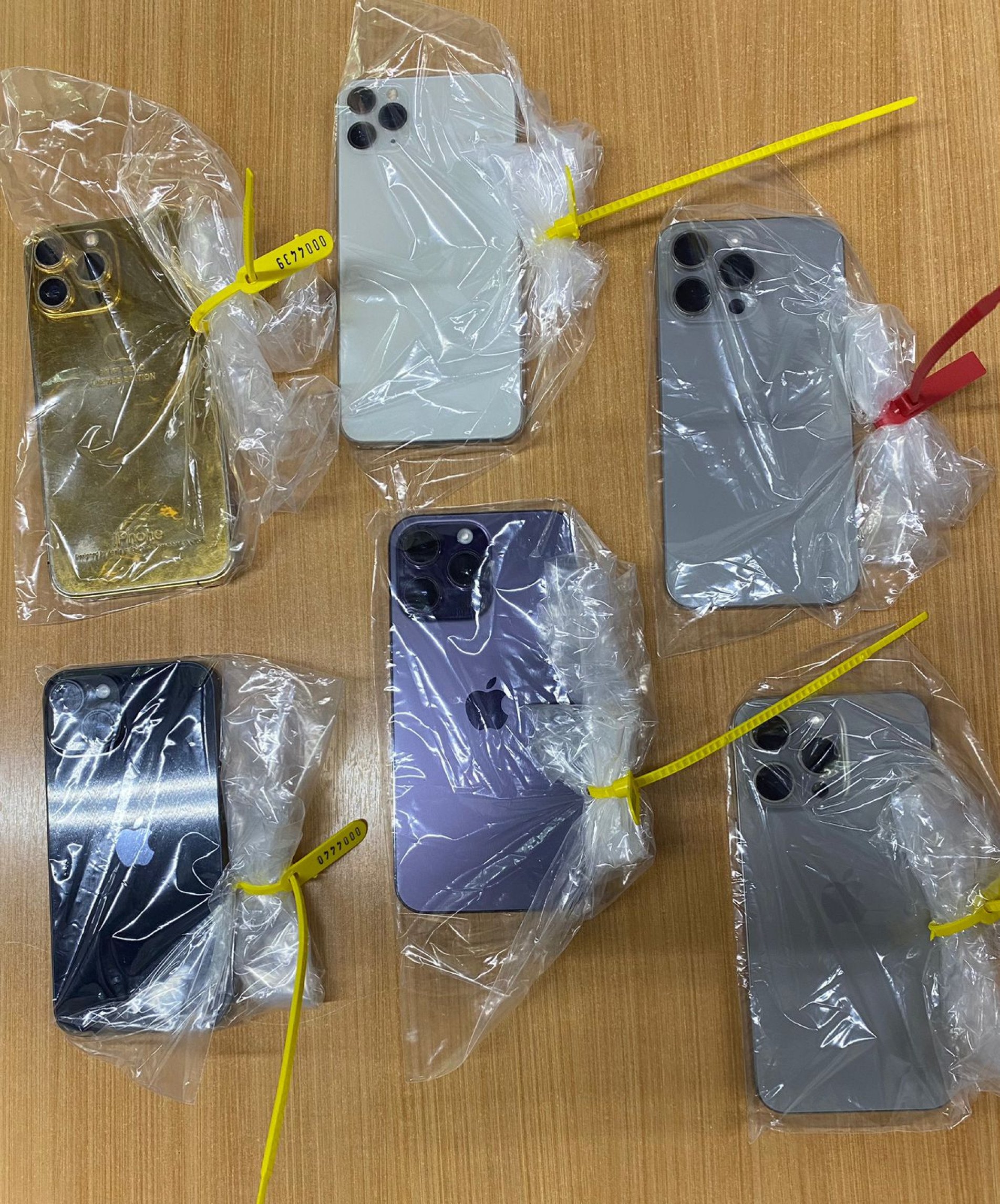 Seis celulares foram apreendidos